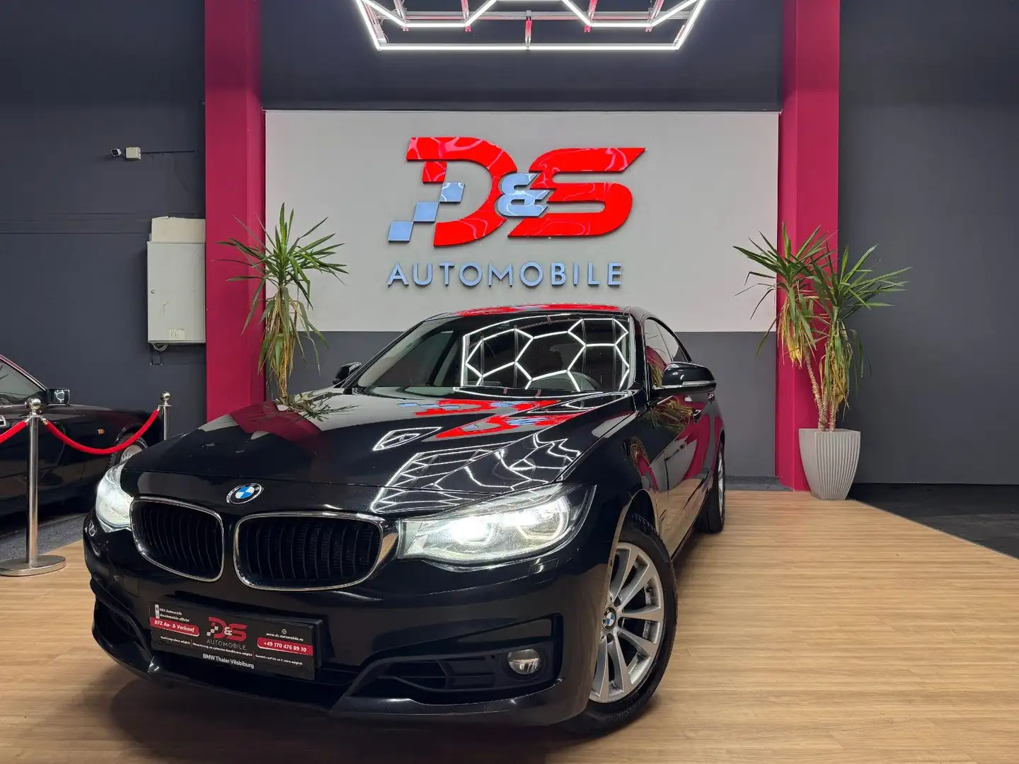 BMW 330 d xDrive Advantage/Navi/SHZ/RFK/HUD/Dr.Ass/ Schwarz - 1