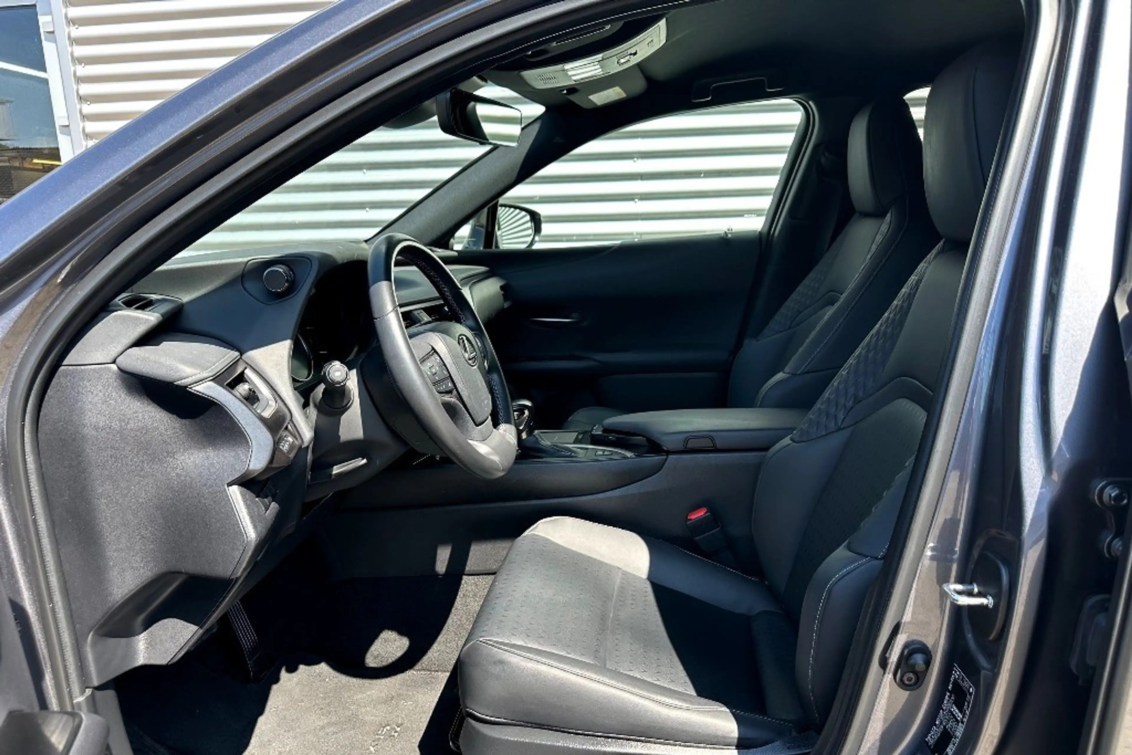 Lexus UX 250h Black Line Leer — photo 4