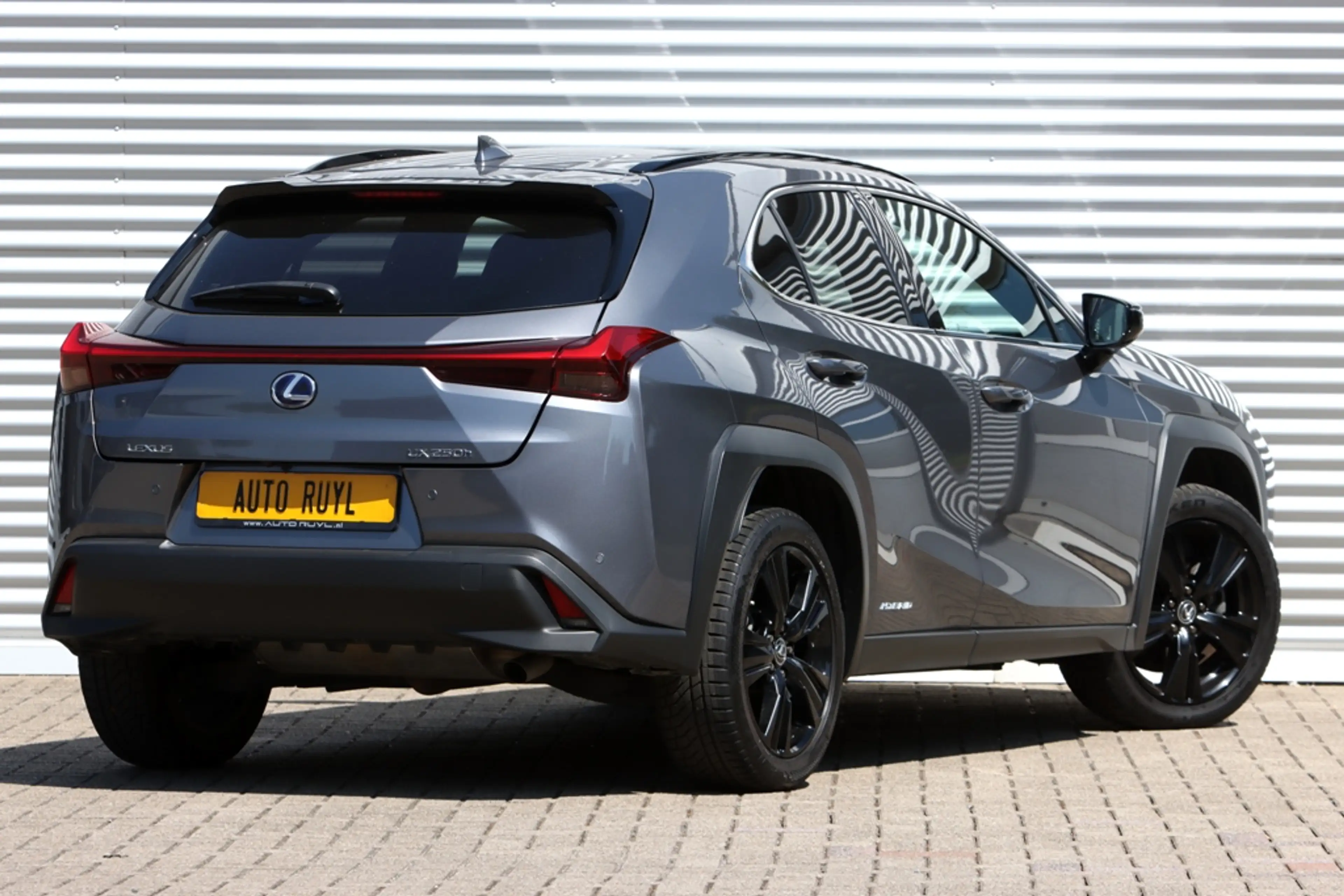 Lexus UX 250h Black Line Leer — photo 2