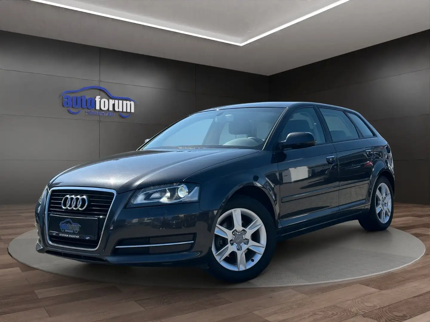 Audi A3 Sportback 1.2 TFSI 1.HAND°BI-XENON°SHZ°PDC Grau - 1
