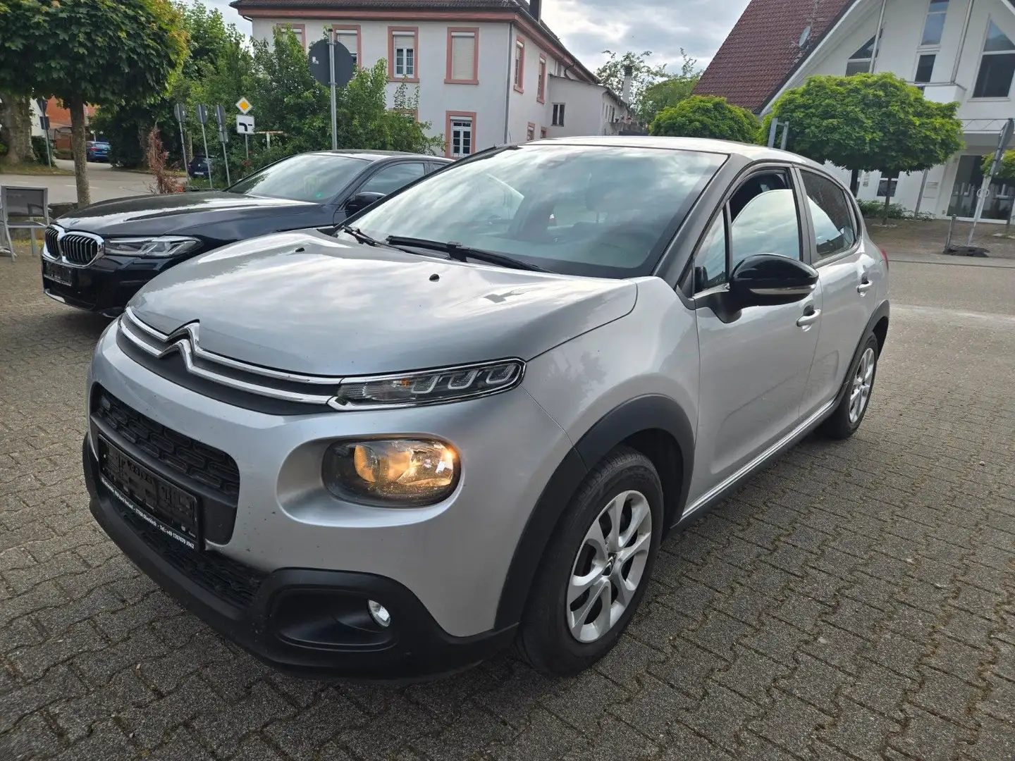 Citroen C3 1. 2 Benzin Klima 1 Hand Euro 6 TÜV Neue Gris - 2
