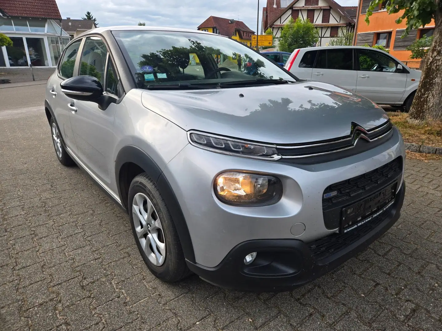 Citroen C3 1. 2 Benzin Klima 1 Hand Euro 6 TÜV Neue Gris - 1