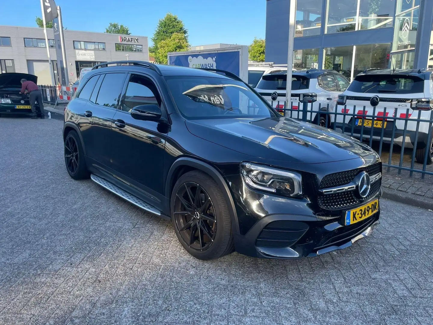 Mercedes-Benz GLB 200 Bns Solution Zwart - 2