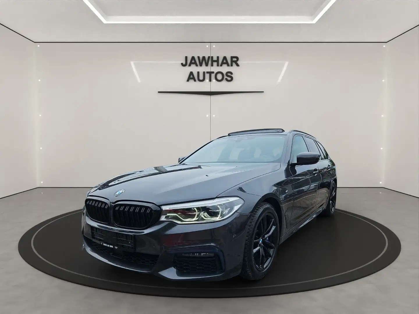 BMW 530 d Touring M Sport*PANO*HEAD-UP*HARMAN*AHK* Grijs - 2