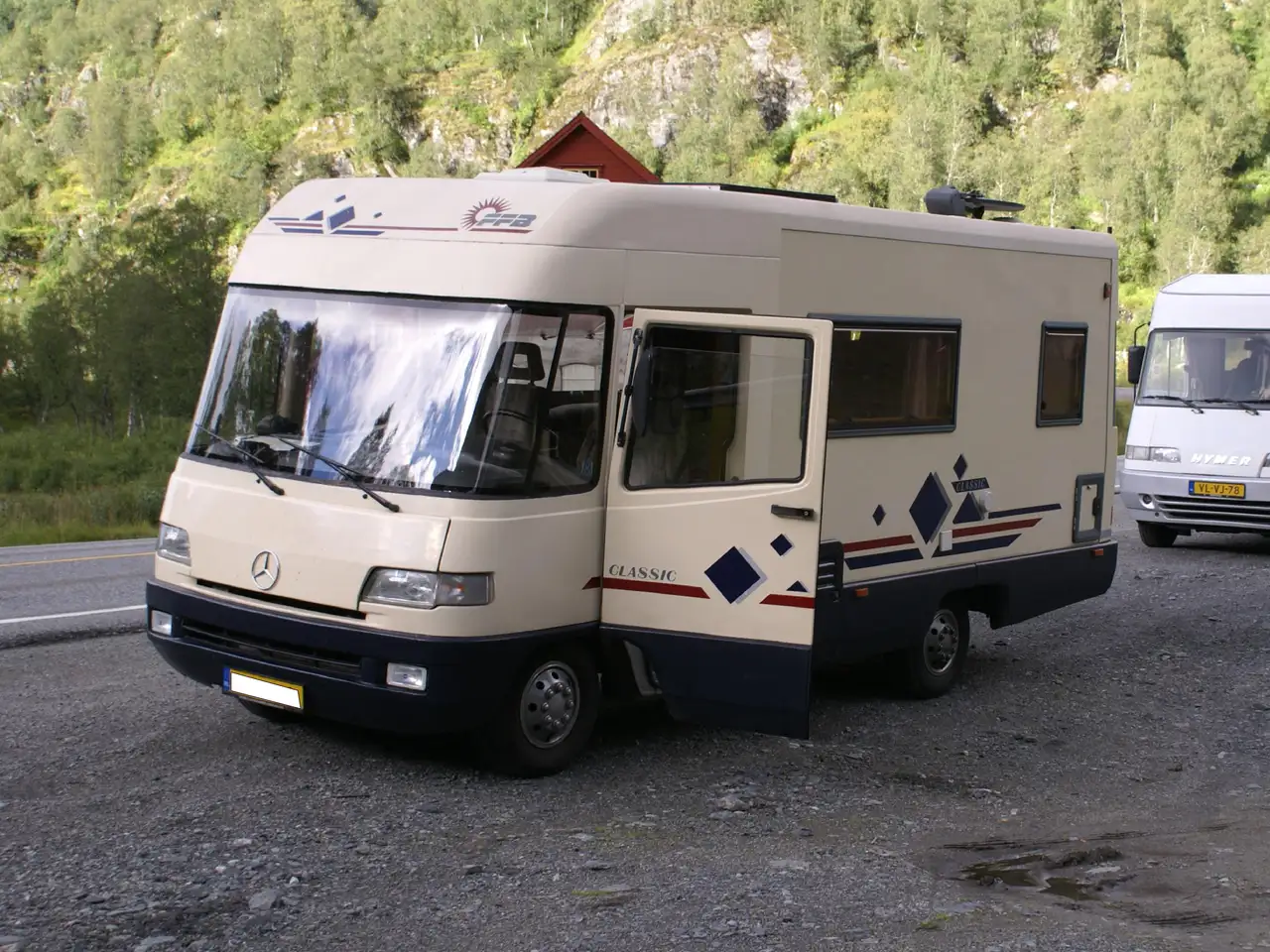 Mercedes-Benz 210/310 310, foto 1