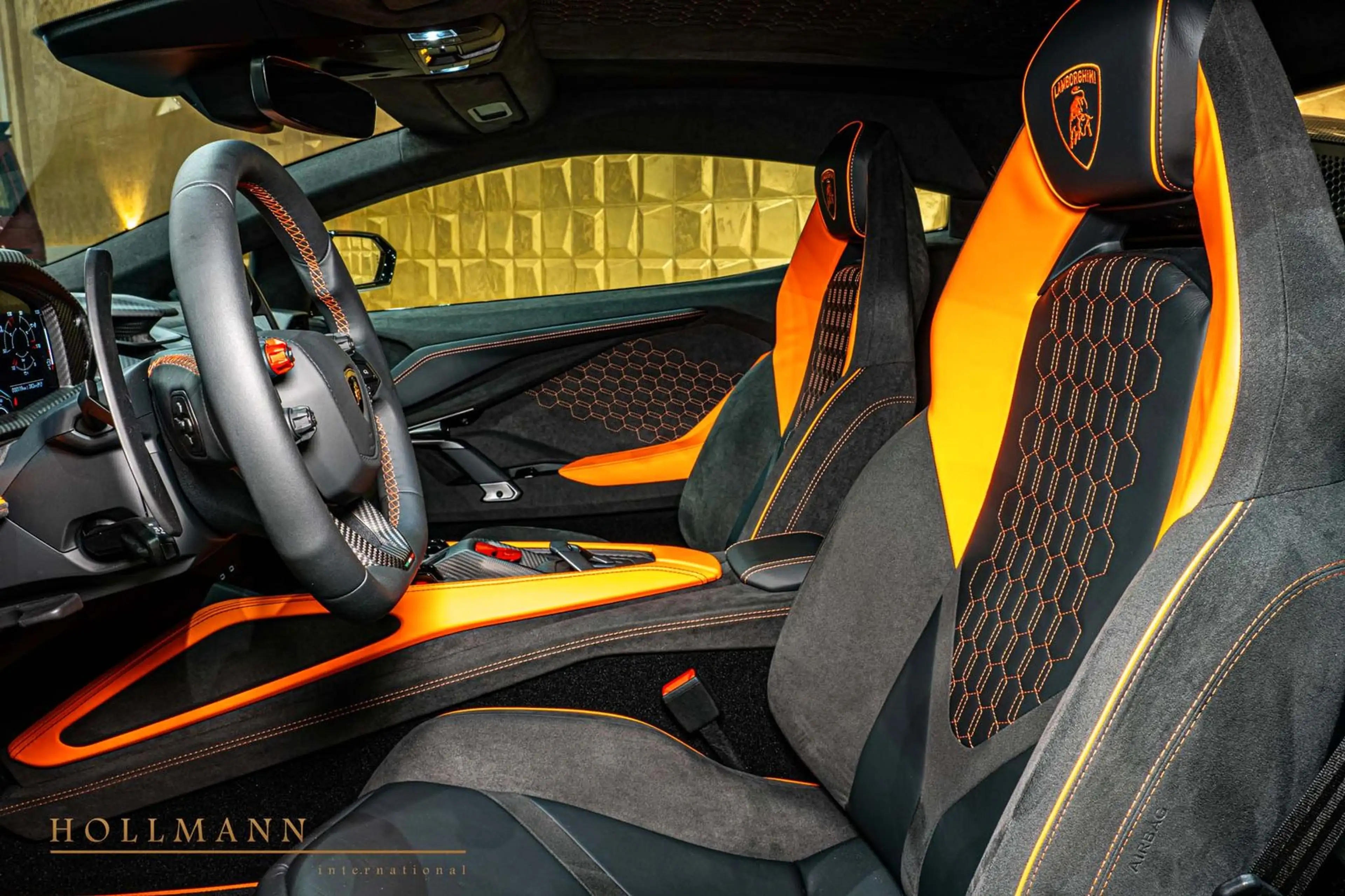 Lamborghini Revuelto +CARBON FIBRE+PREMIUM SOUND SYSTEM+ — photo 12