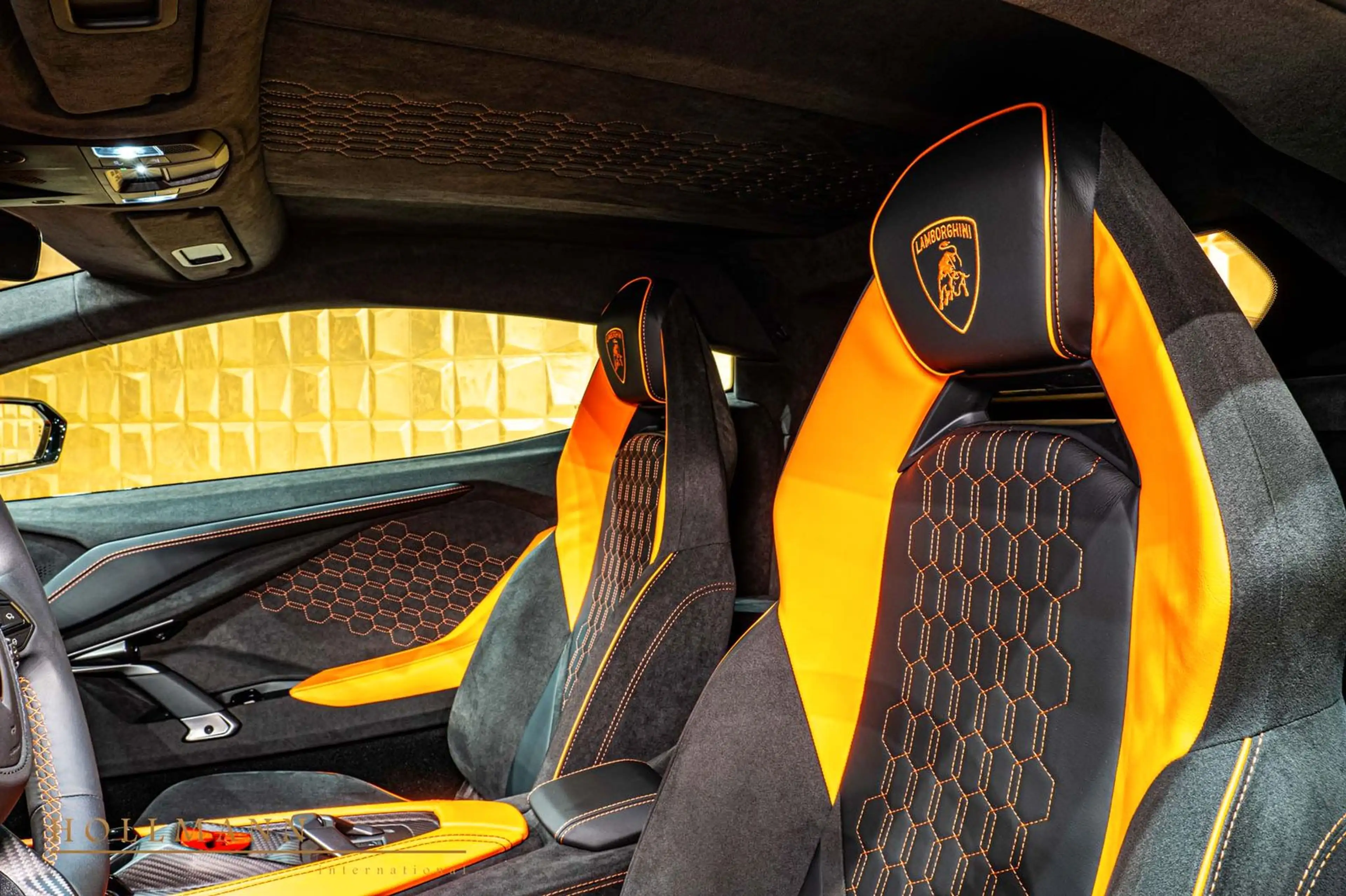 Lamborghini Revuelto +CARBON FIBRE+PREMIUM SOUND SYSTEM+ — photo 14