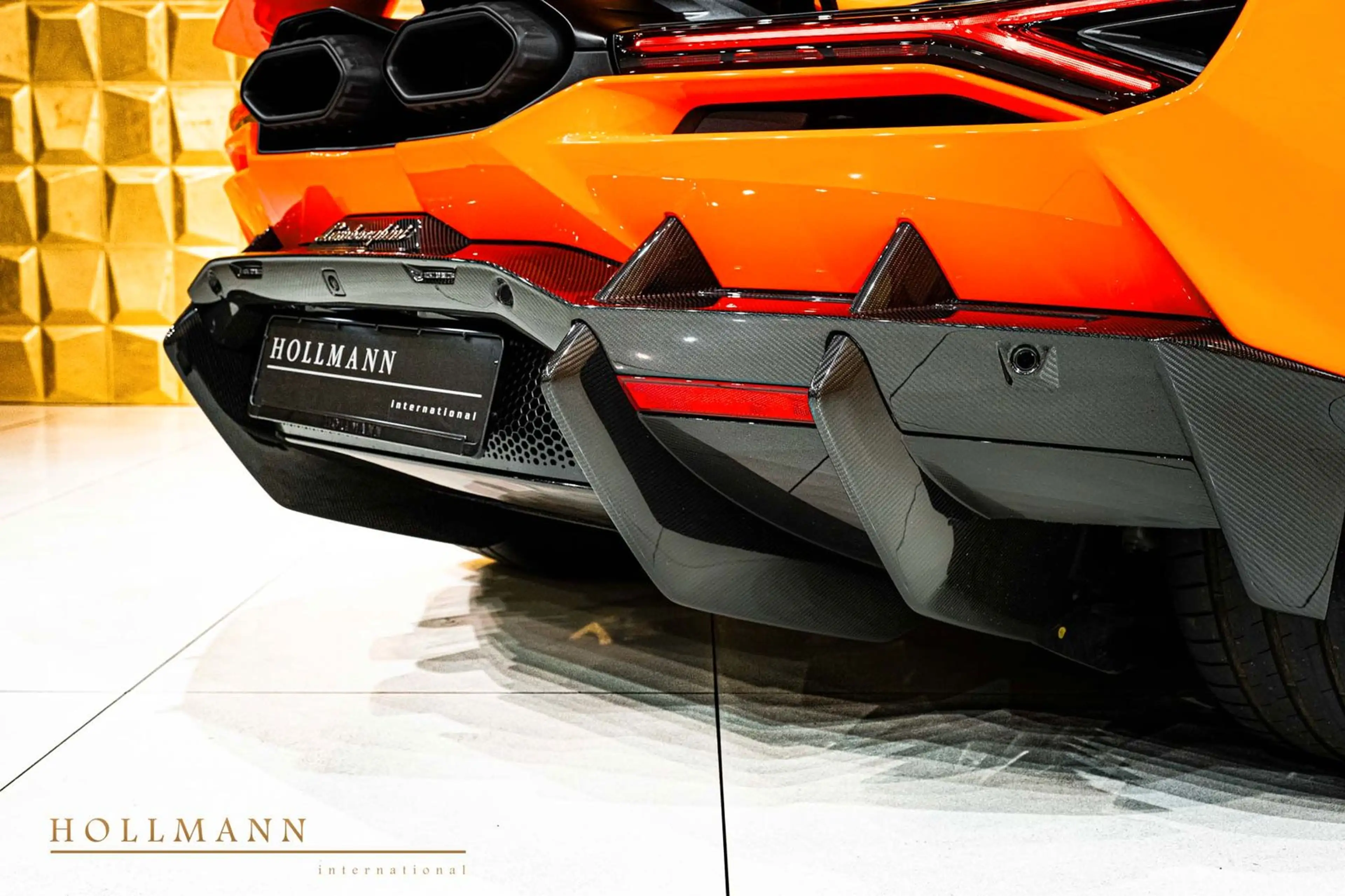 Lamborghini Revuelto +CARBON FIBRE+PREMIUM SOUND SYSTEM+ — photo 10
