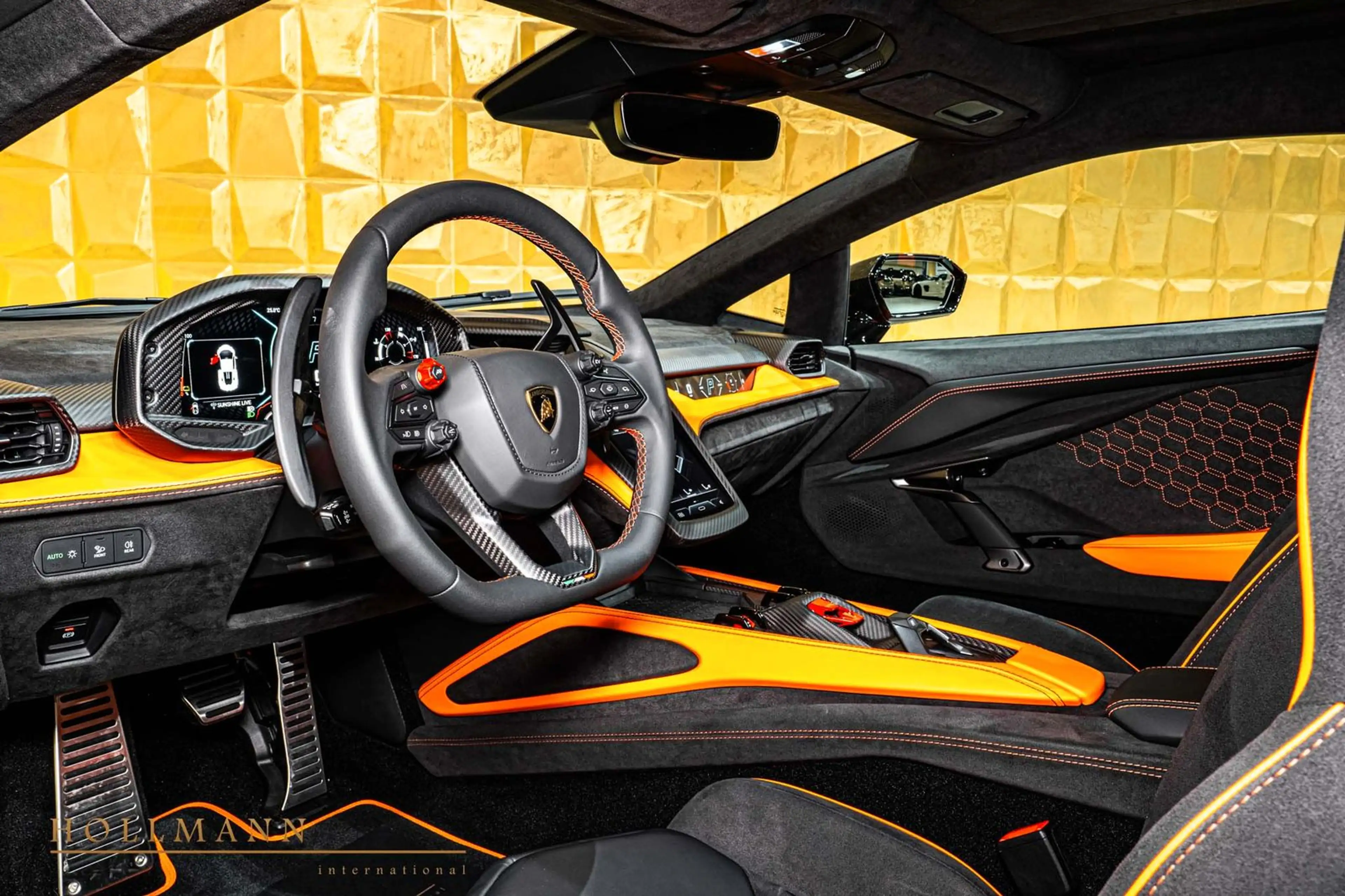 Lamborghini Revuelto +CARBON FIBRE+PREMIUM SOUND SYSTEM+ — photo 13