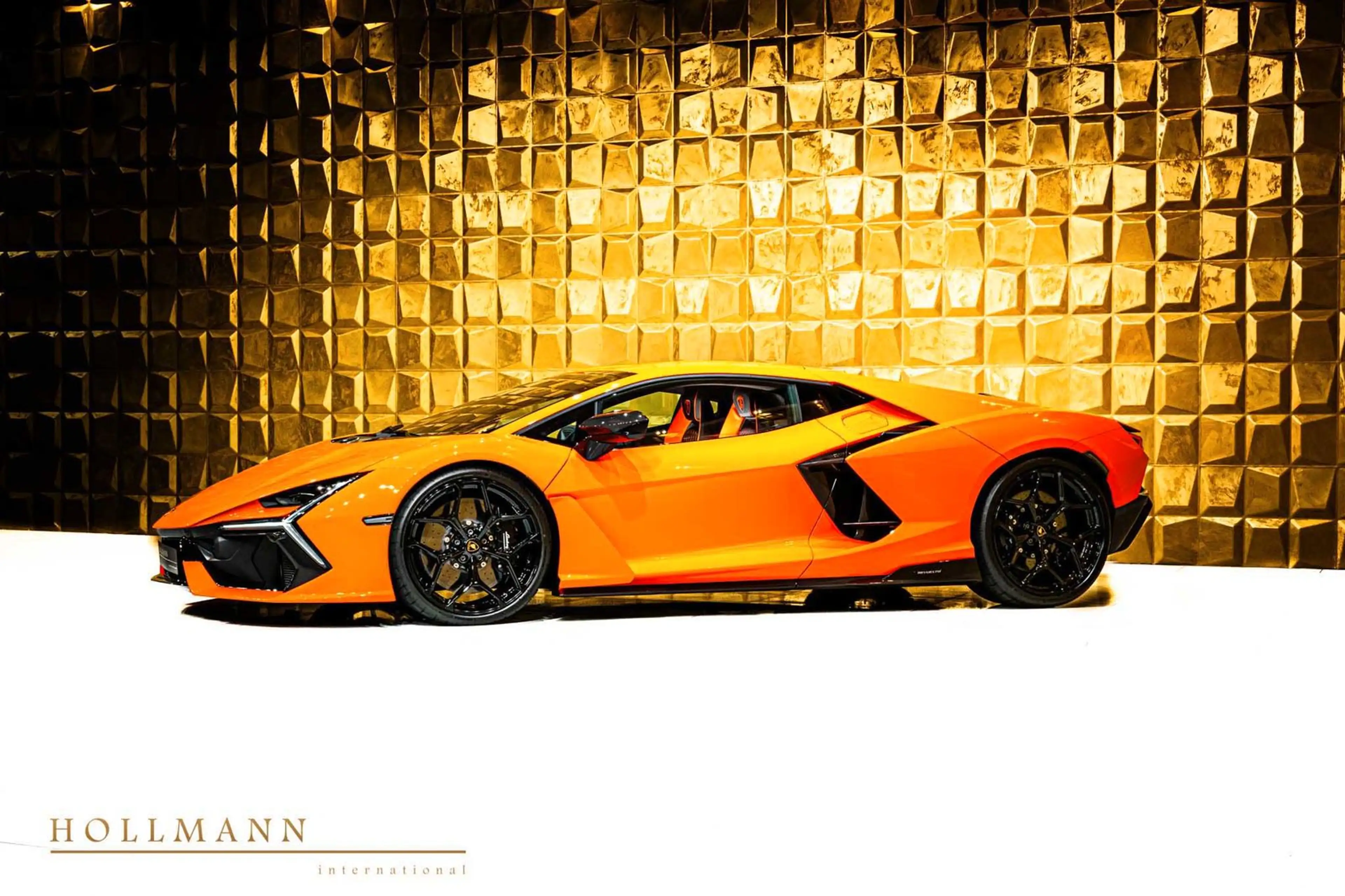 Lamborghini Revuelto +CARBON FIBRE+PREMIUM SOUND SYSTEM+ — photo 5