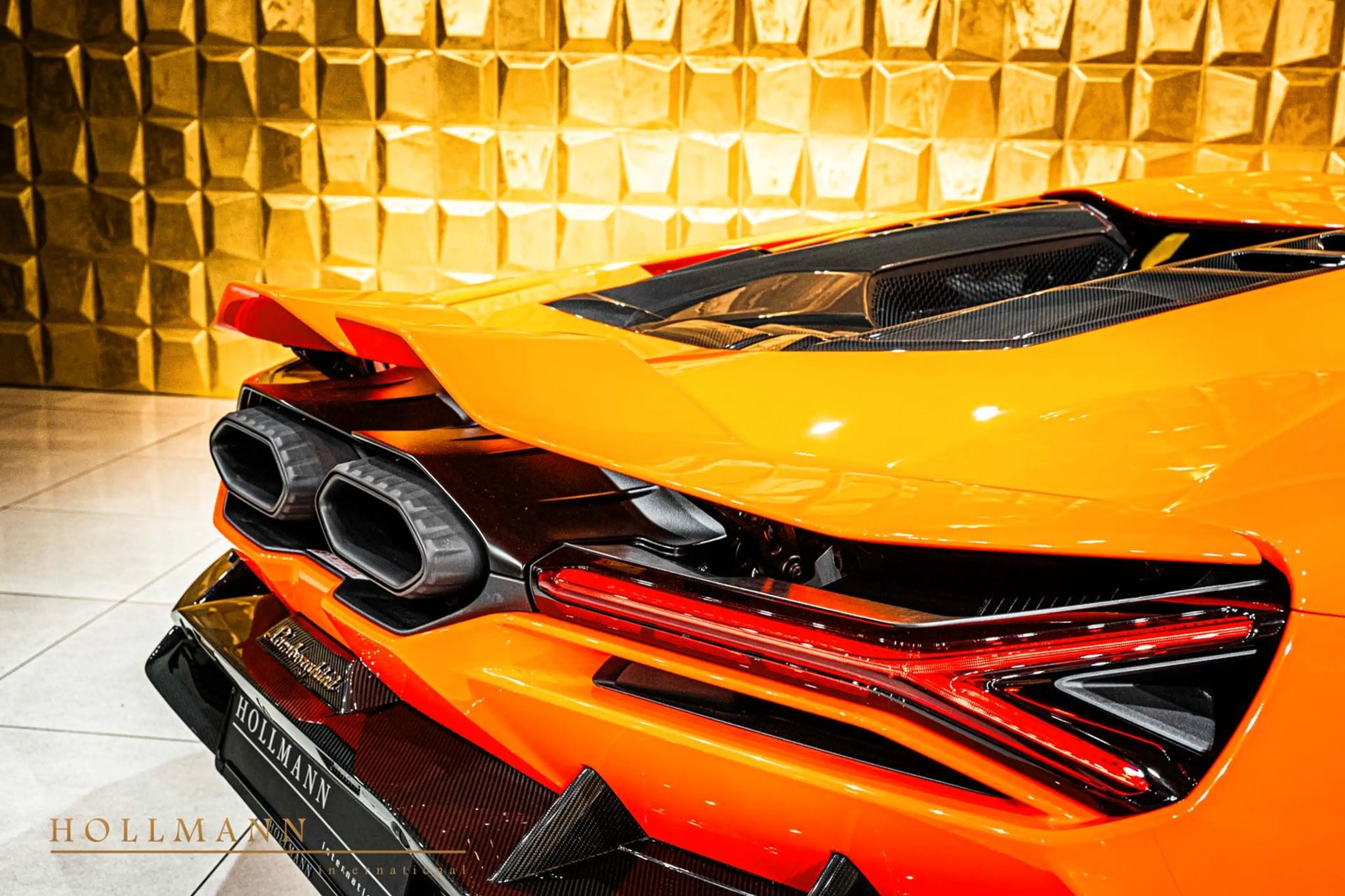 Lamborghini Revuelto +CARBON FIBRE+PREMIUM SOUND SYSTEM+ — photo 11