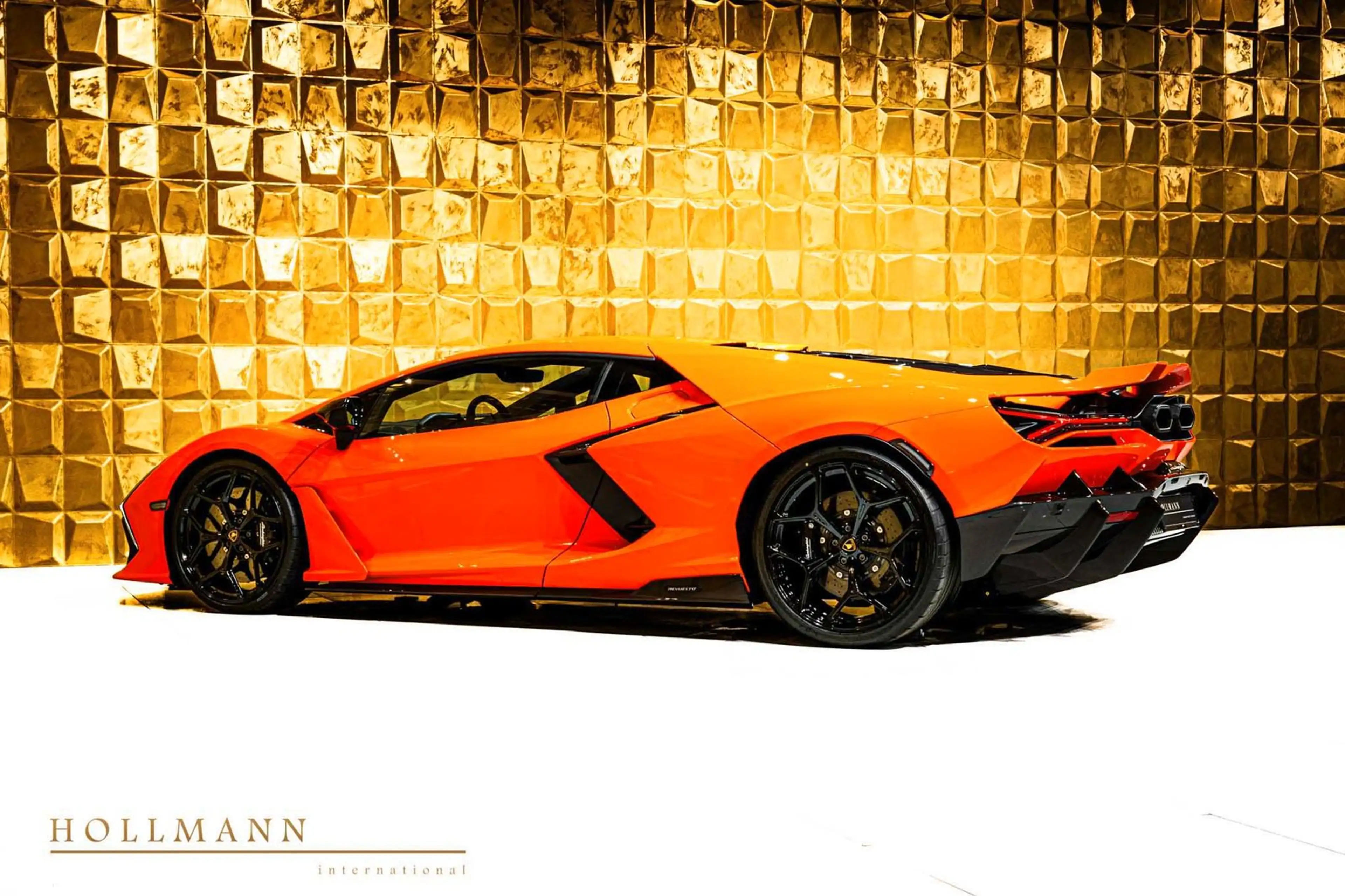 Lamborghini Revuelto +CARBON FIBRE+PREMIUM SOUND SYSTEM+ — photo 6