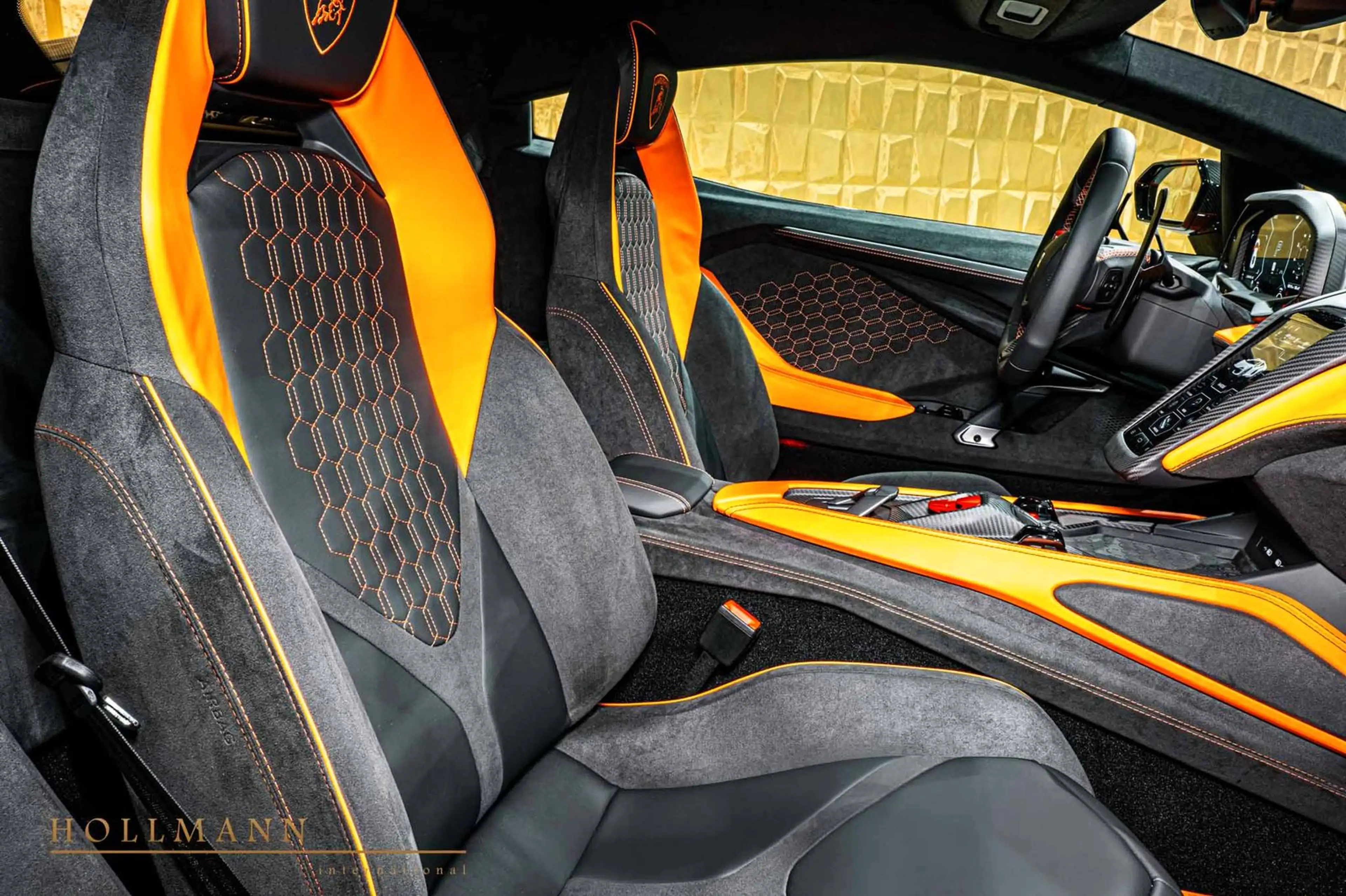 Lamborghini Revuelto +CARBON FIBRE+PREMIUM SOUND SYSTEM+ — photo 15