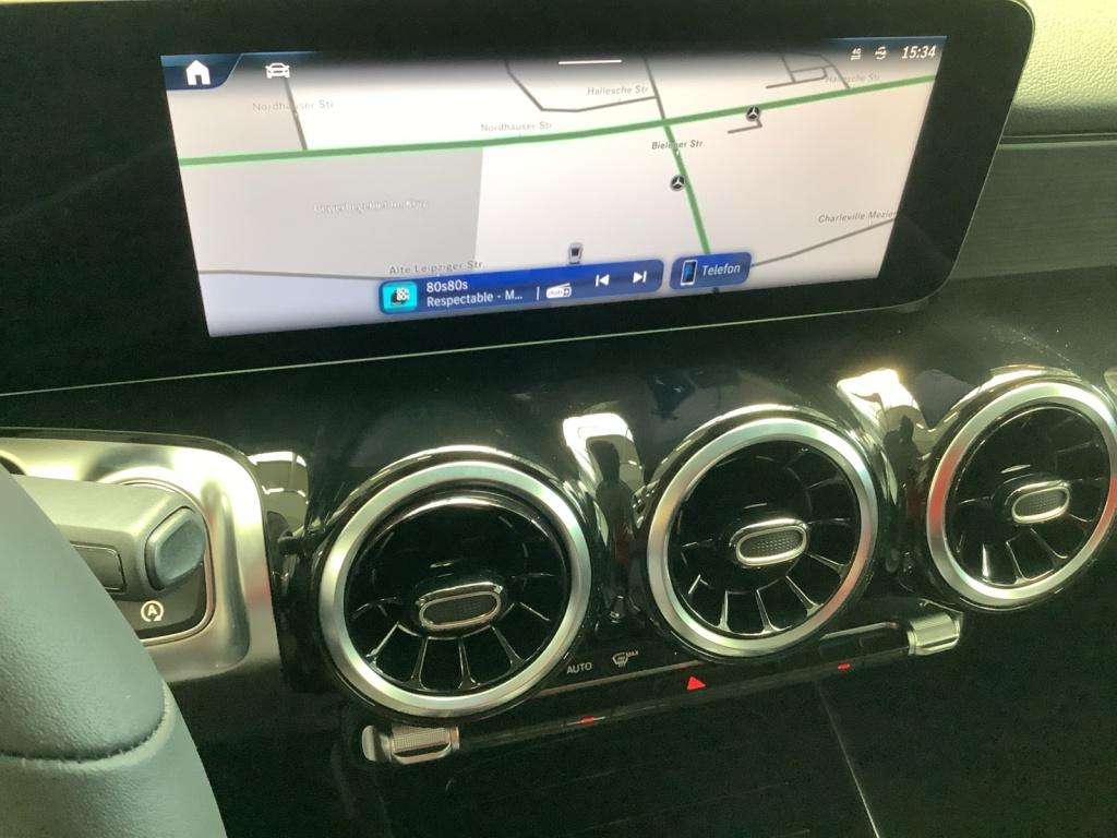 Mercedes-Benz GLB 220