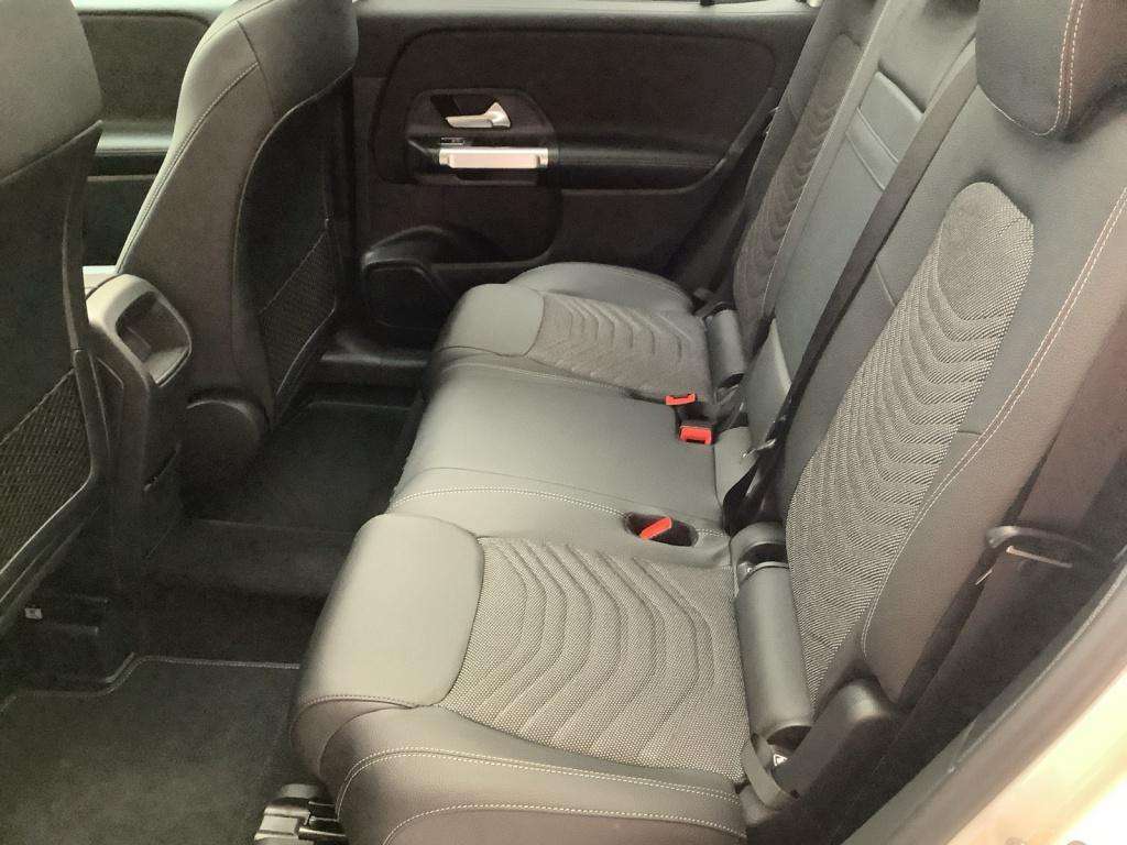 Mercedes-Benz GLB 220