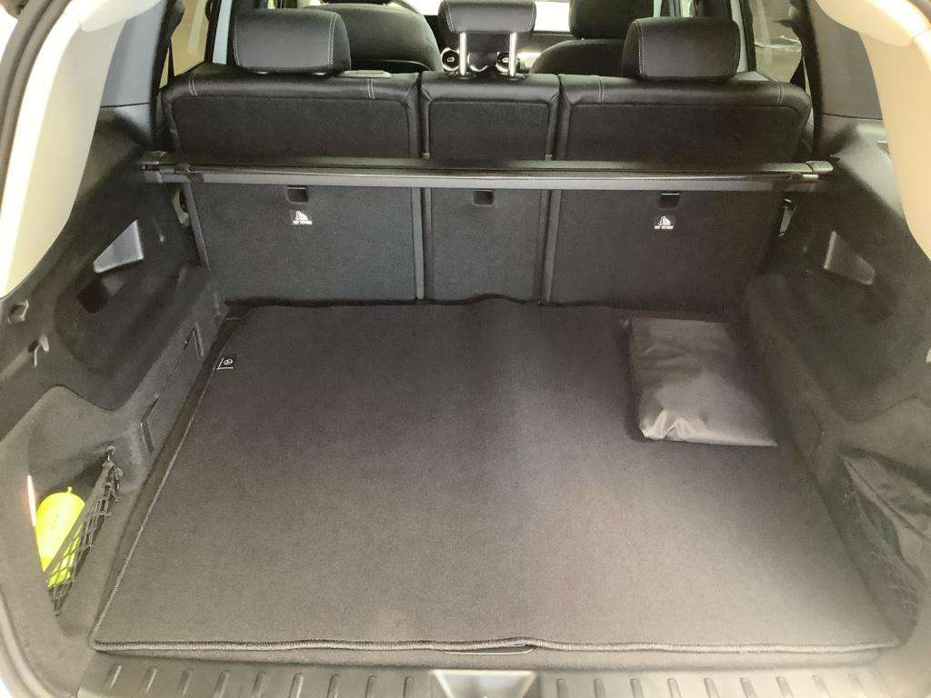 Mercedes-Benz GLB 220