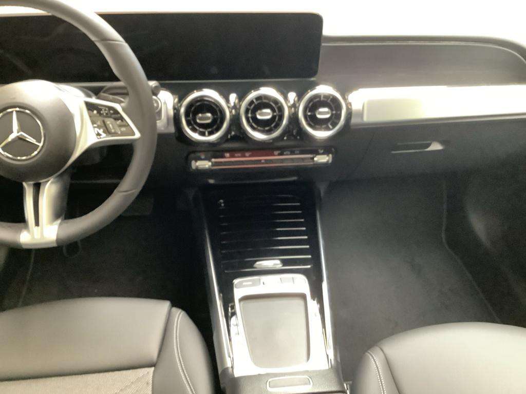 Mercedes-Benz GLB 220