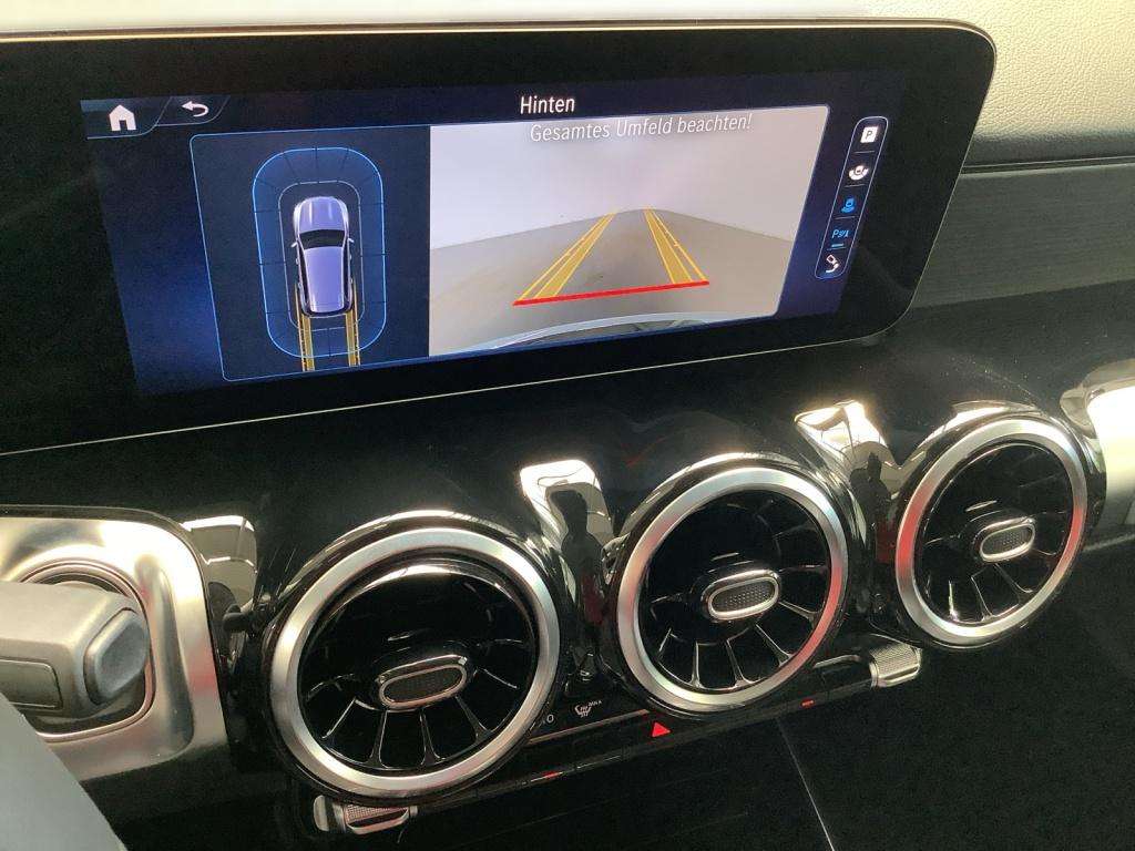 Mercedes-Benz GLB 220