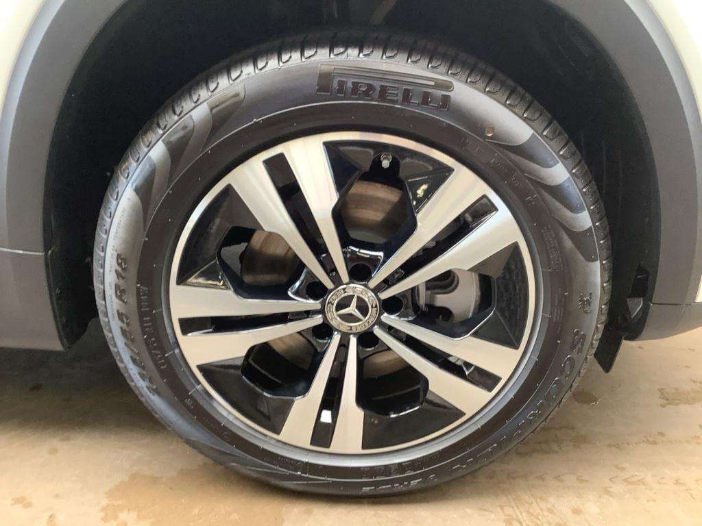 Mercedes-Benz GLB 220