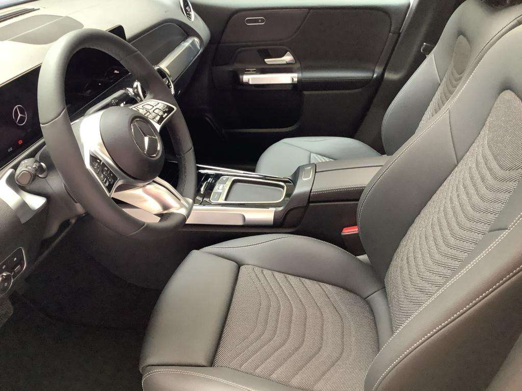 Mercedes-Benz GLB 220