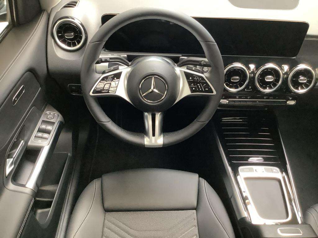Mercedes-Benz GLB 220