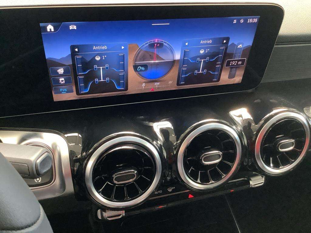 Mercedes-Benz GLB 220