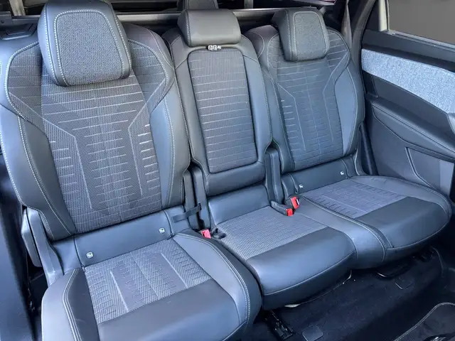 Peugeot 5008 view 8