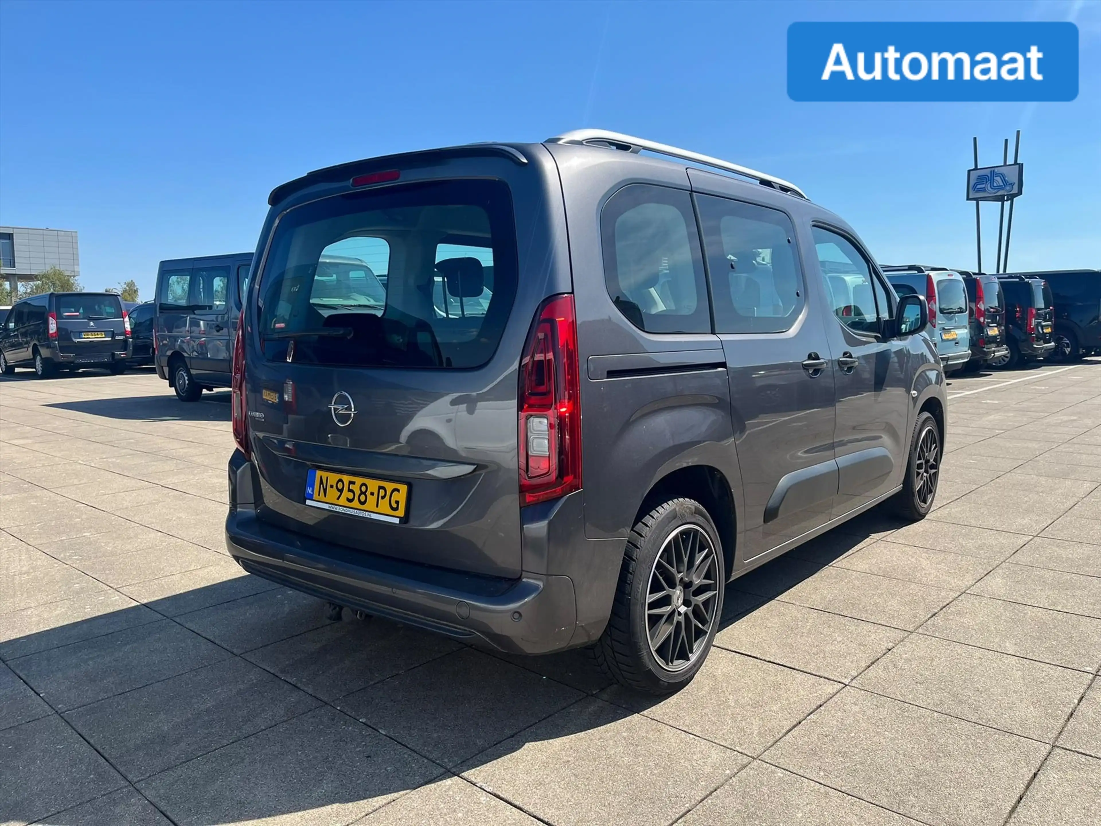 Opel Combo Life Tour 1.2 Turbo L1H1 (zwart leder) — photo 2