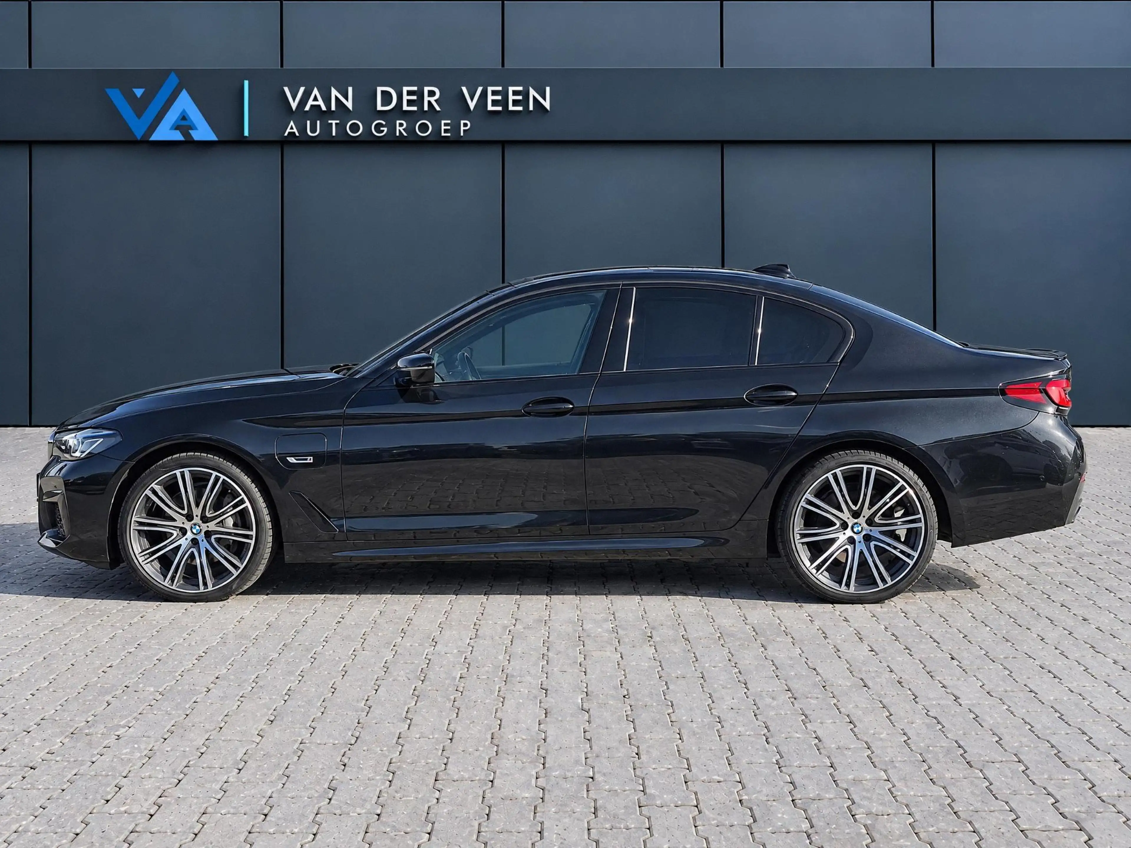 BMW 545 5-serie 545e xDrive M-sport black edition | Incl. — photo 9