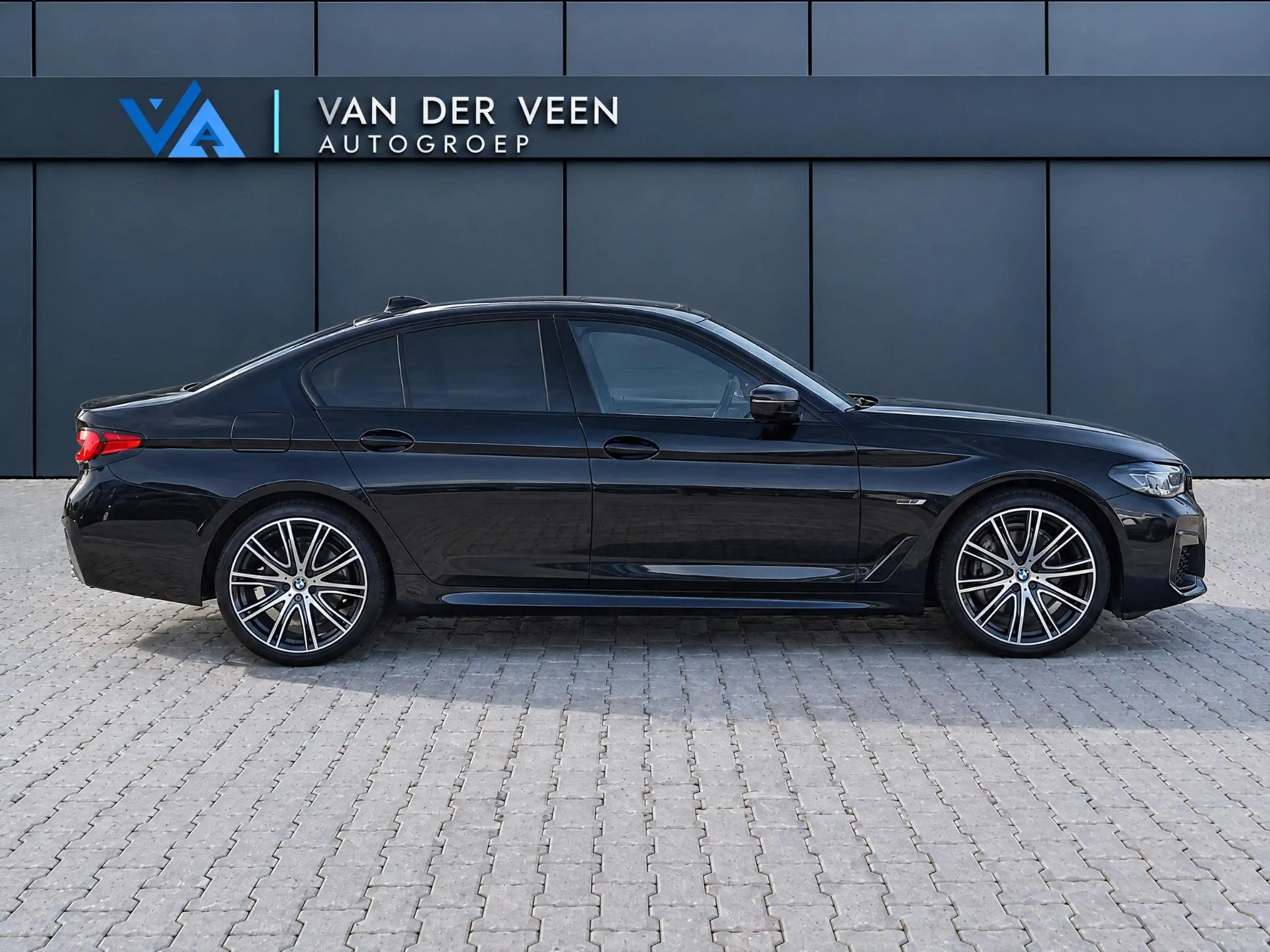 BMW 545 5-serie 545e xDrive M-sport black edition | Incl. — photo 10