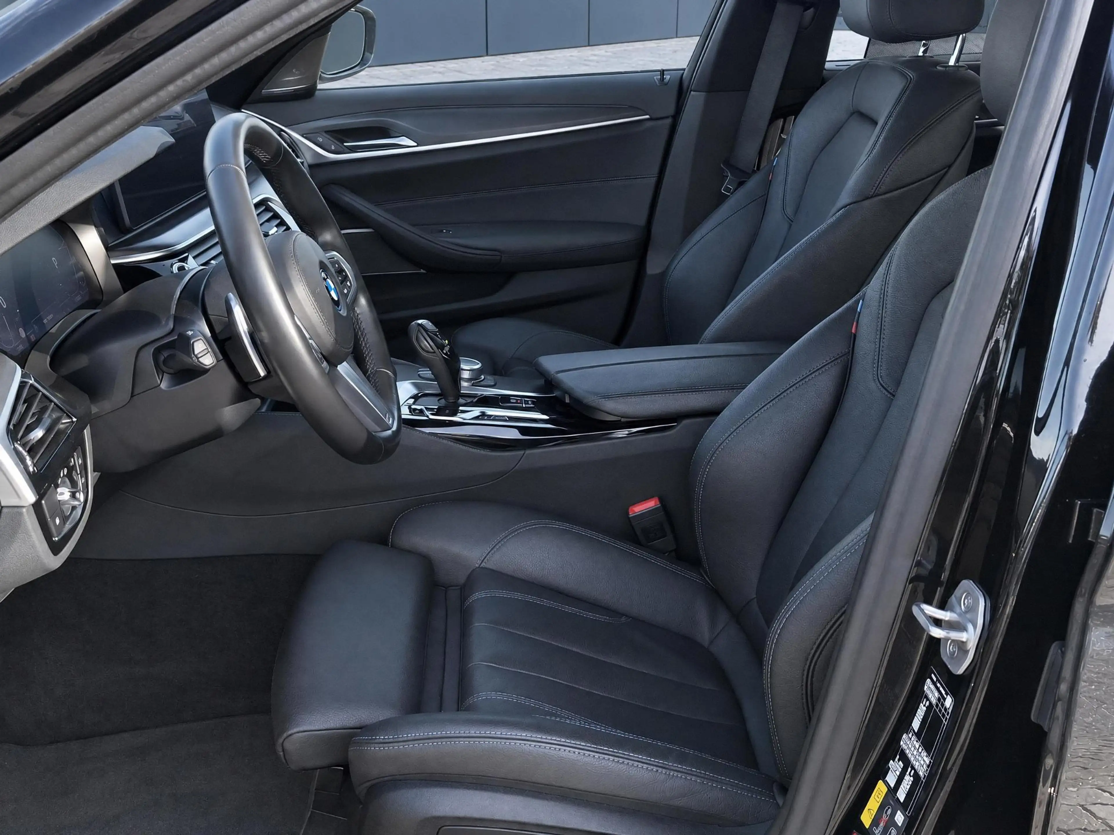 BMW 545 5-serie 545e xDrive M-sport black edition | Incl. — photo 4