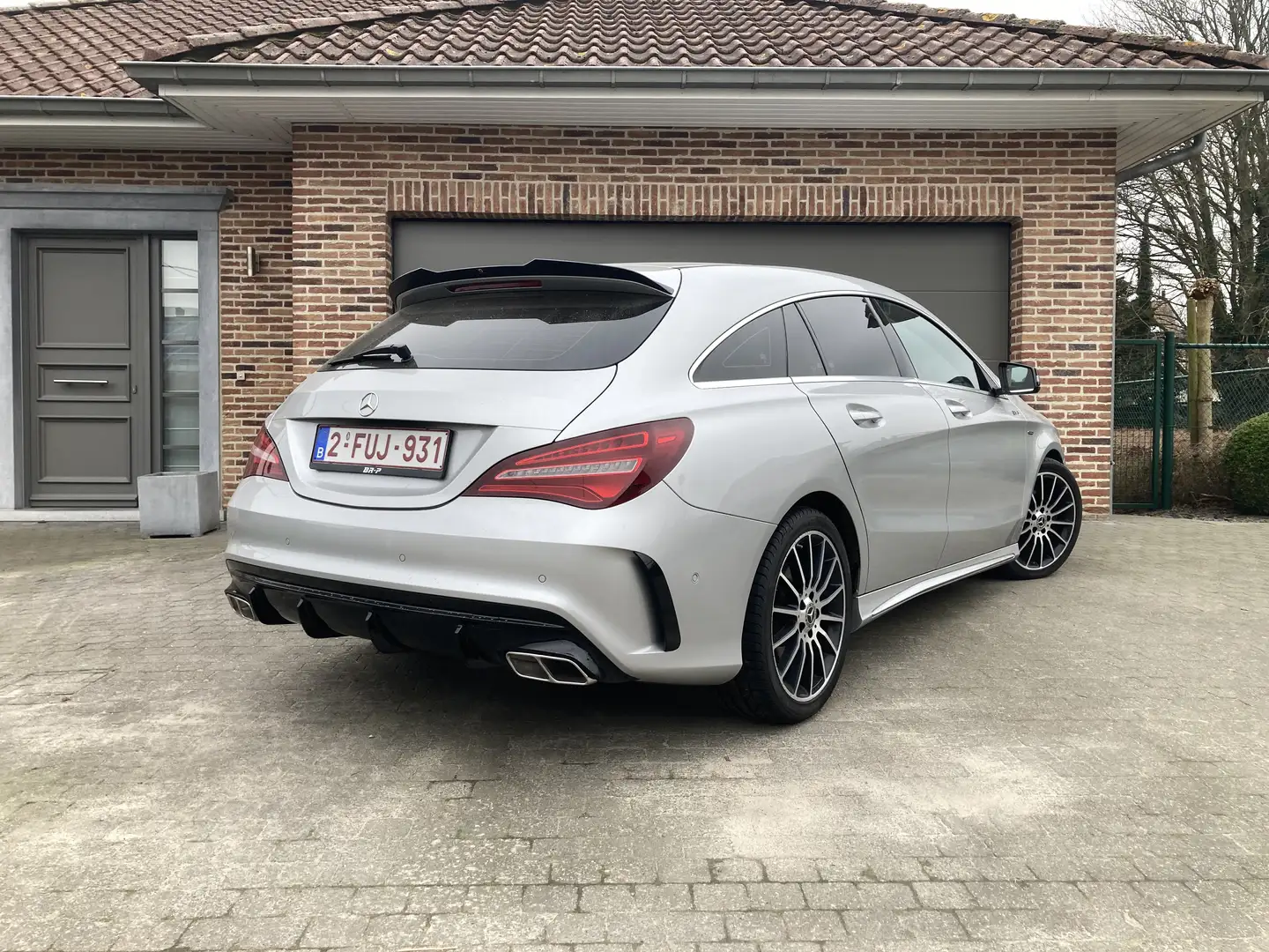 Mercedes-Benz CLA 200 White art edition Amg-line Argent - 1