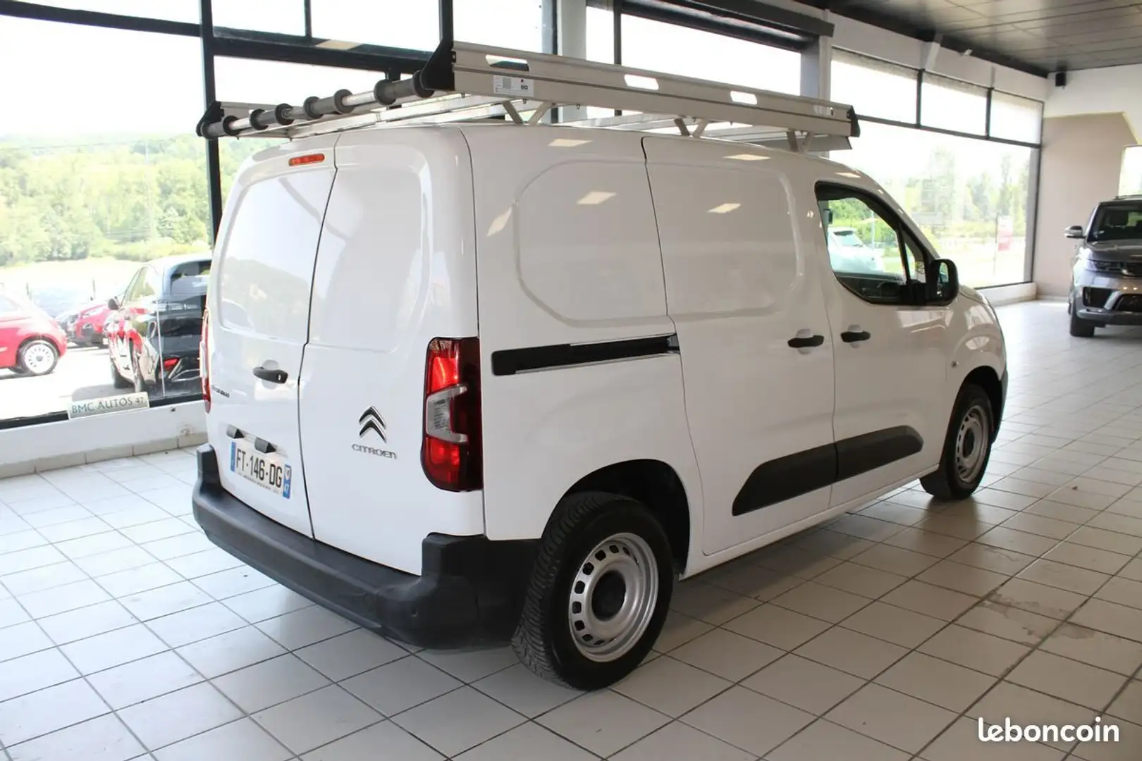 Citroen Berlingo M BlueHDI 100 ch Club 1er Main Galerie Alu Habillage Bois 10750 HT Blanc - 2