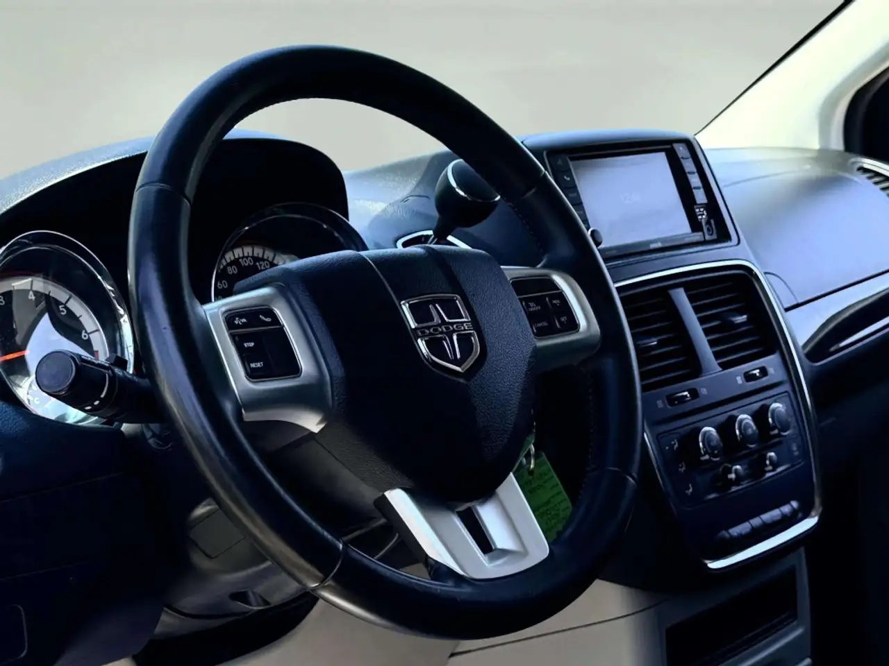 Dodge Grand Caravan photo Dodge Grand Caravan