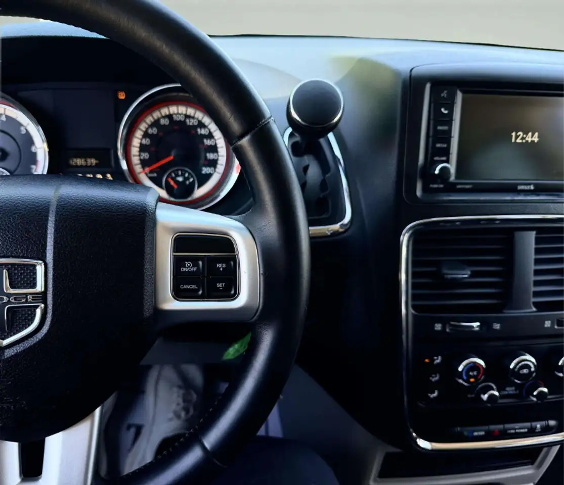 Dodge Grand Caravan photo Dodge Grand Caravan