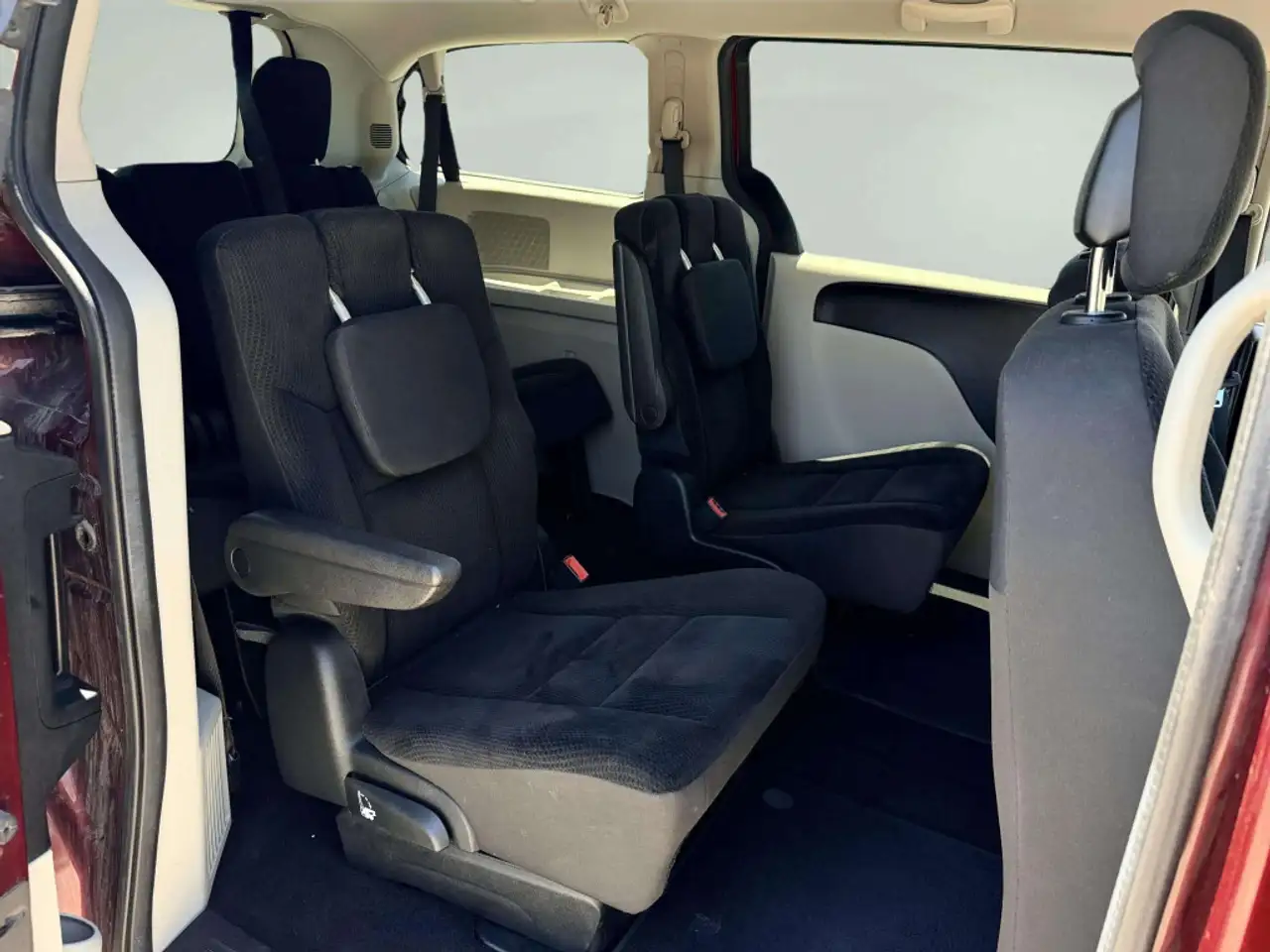 Dodge Grand Caravan photo Dodge Grand Caravan