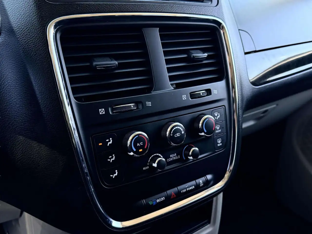 Dodge Grand Caravan photo Dodge Grand Caravan