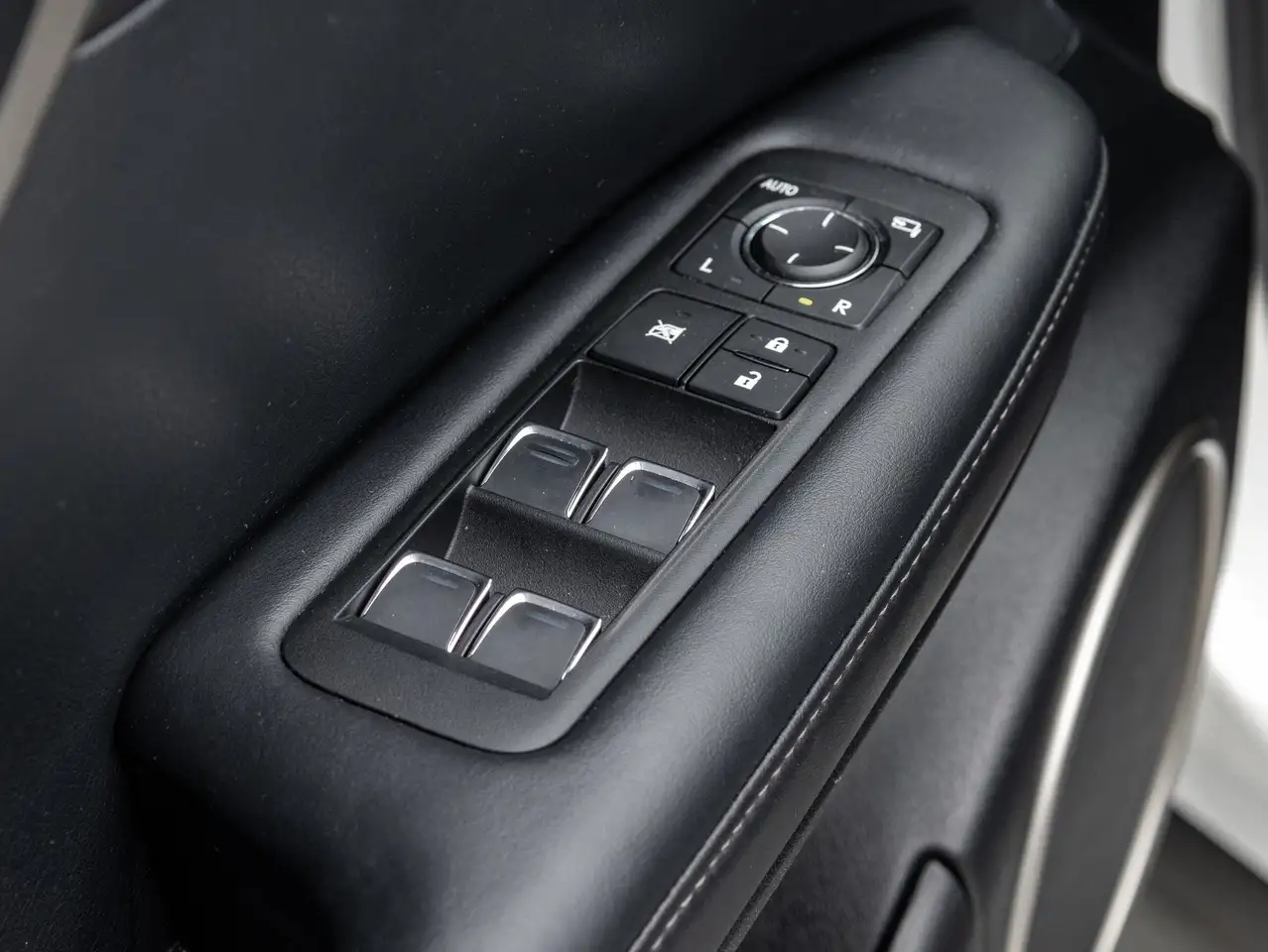 Lexus RX photo Lexus RX