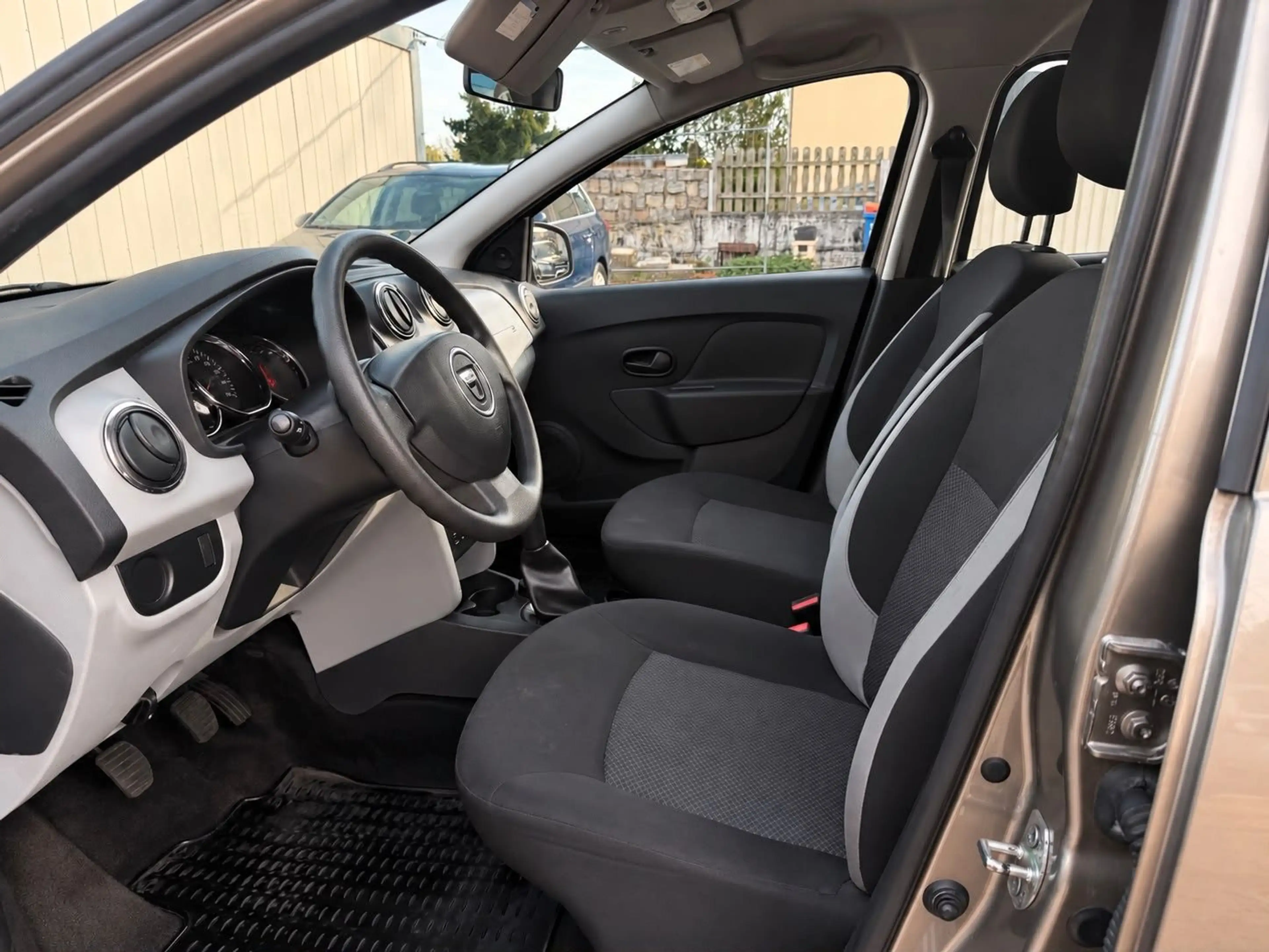 Dacia Logan MCV II Kombi Ambiance*KLIMA*AHK*TUV NEU* — photo 10