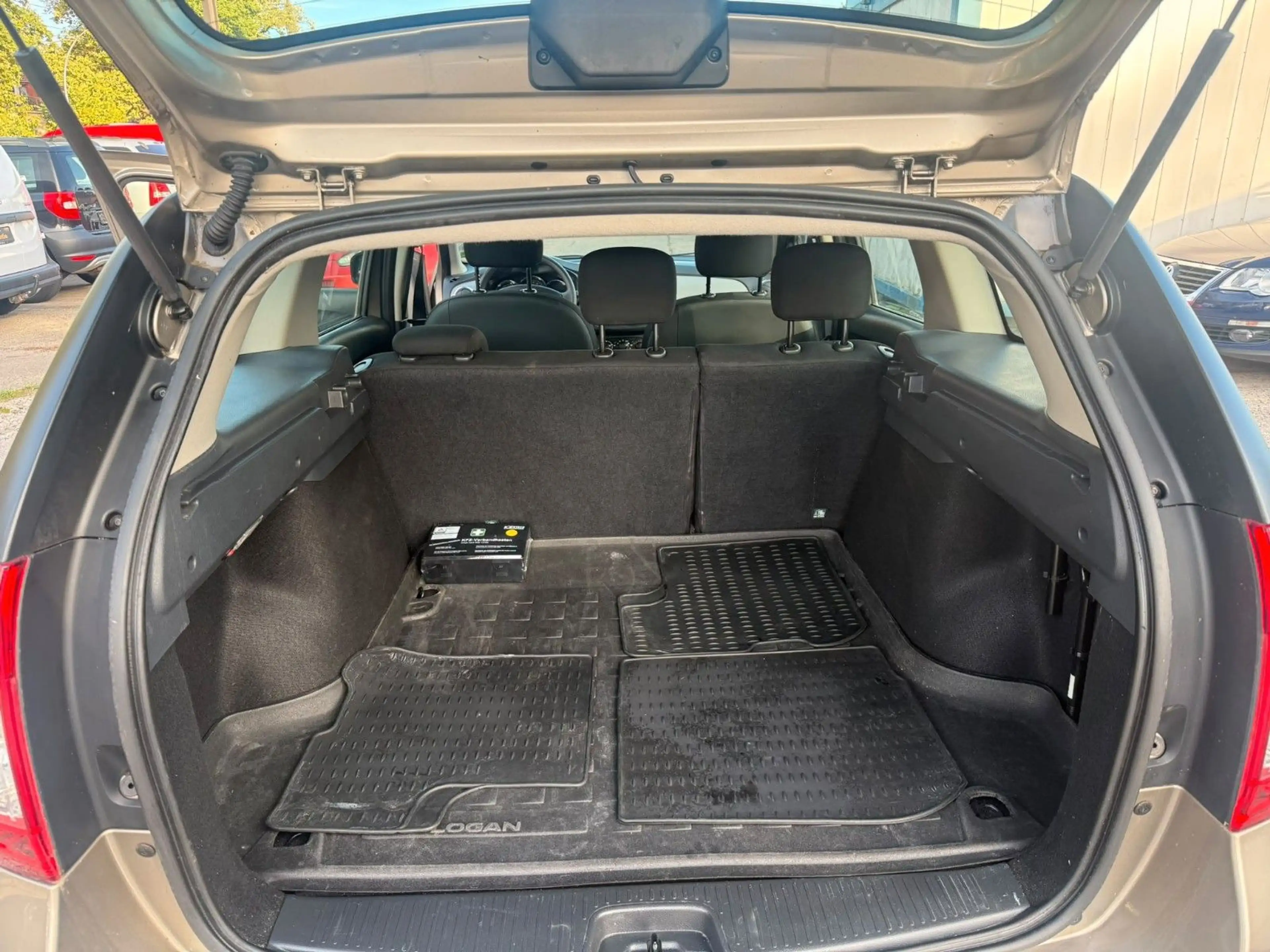 Dacia Logan MCV II Kombi Ambiance*KLIMA*AHK*TUV NEU* — photo 14