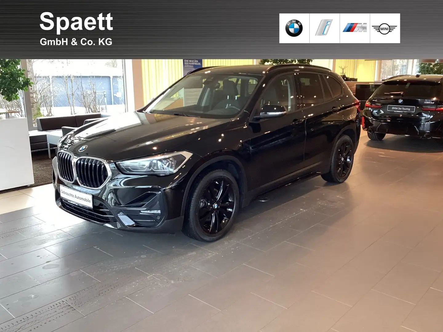 BMW X1 sDrive18d Sport Line DAB LED Navi Tempomat Schwarz - 1