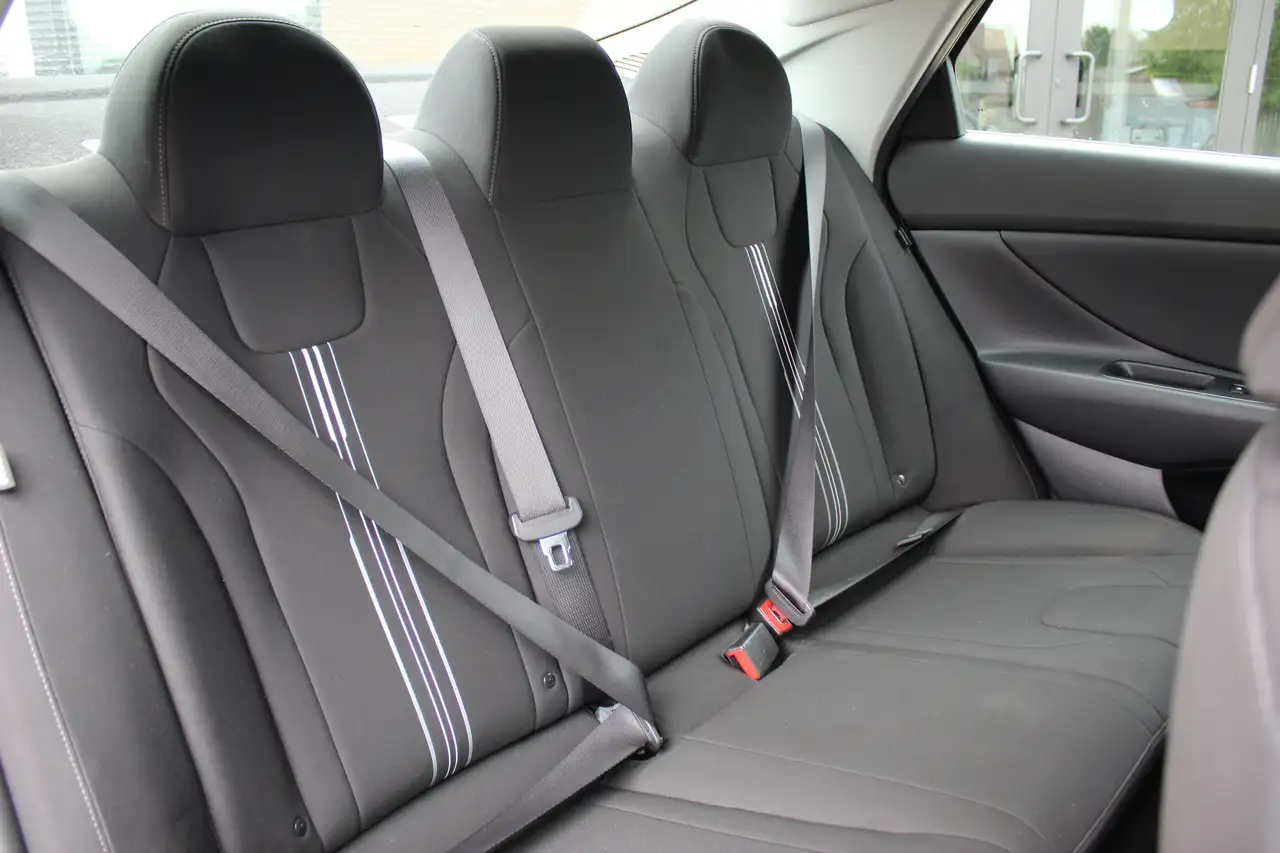 Hyundai ELANTRA photo Hyundai ELANTRA