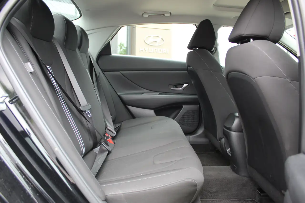 Hyundai ELANTRA photo Hyundai ELANTRA