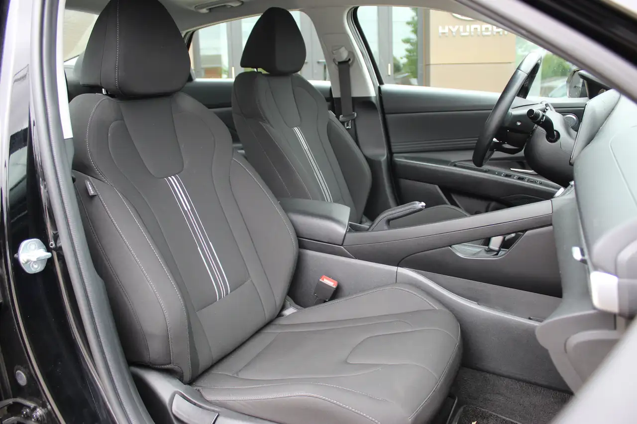 Hyundai ELANTRA photo Hyundai ELANTRA