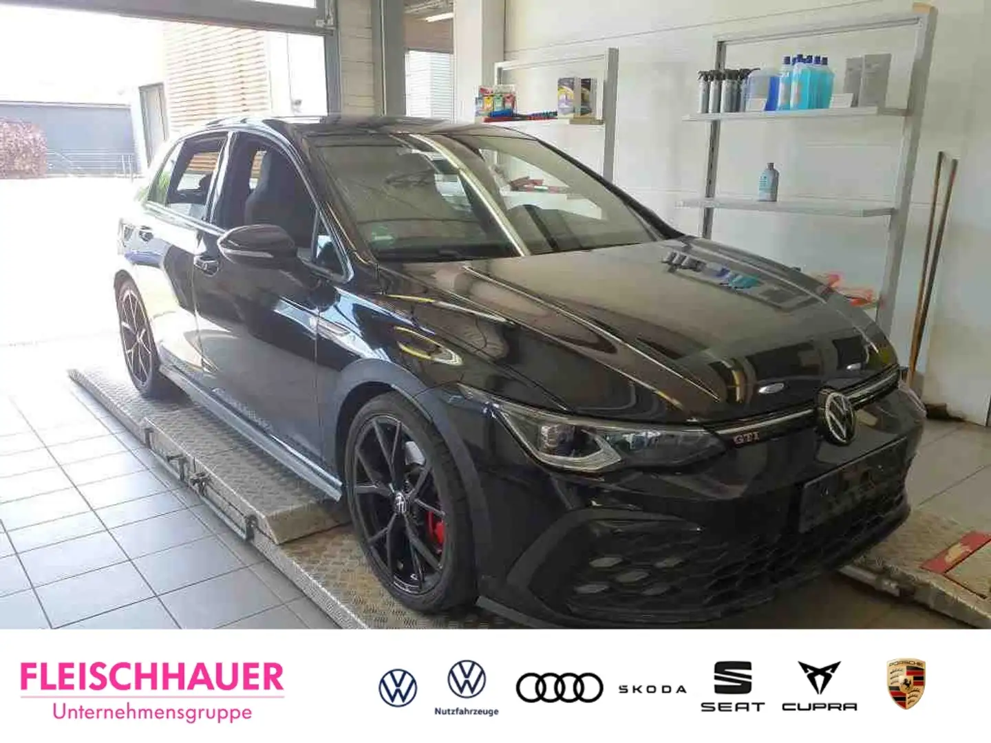 Volkswagen Golf GTI VIII 2.0 TSI DSG HUD StandHZG Pano Navi Leder Digi Schwarz - 2