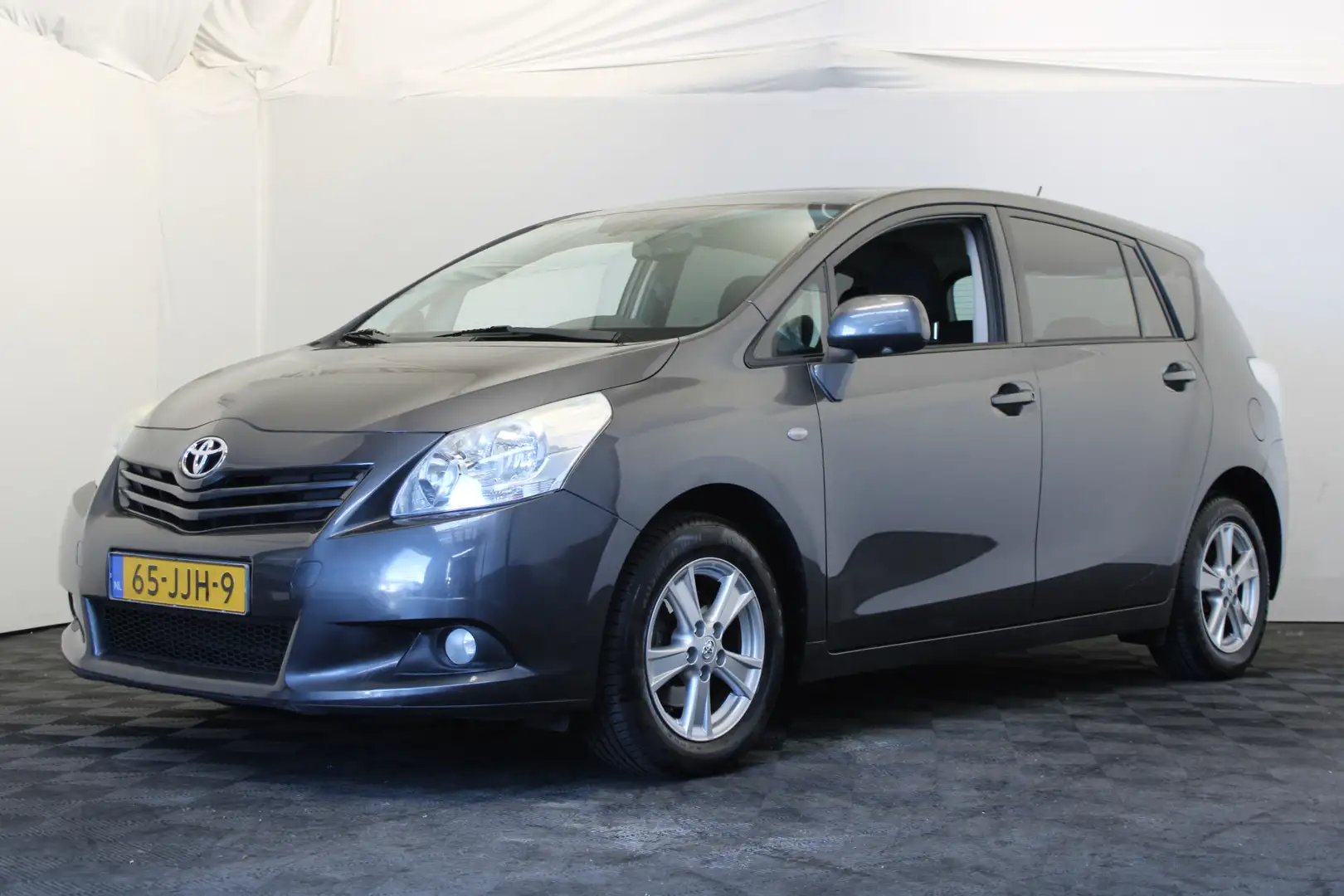 Toyota Verso 1.8 VVT-i Dynamic 7p. Grijs - 1
