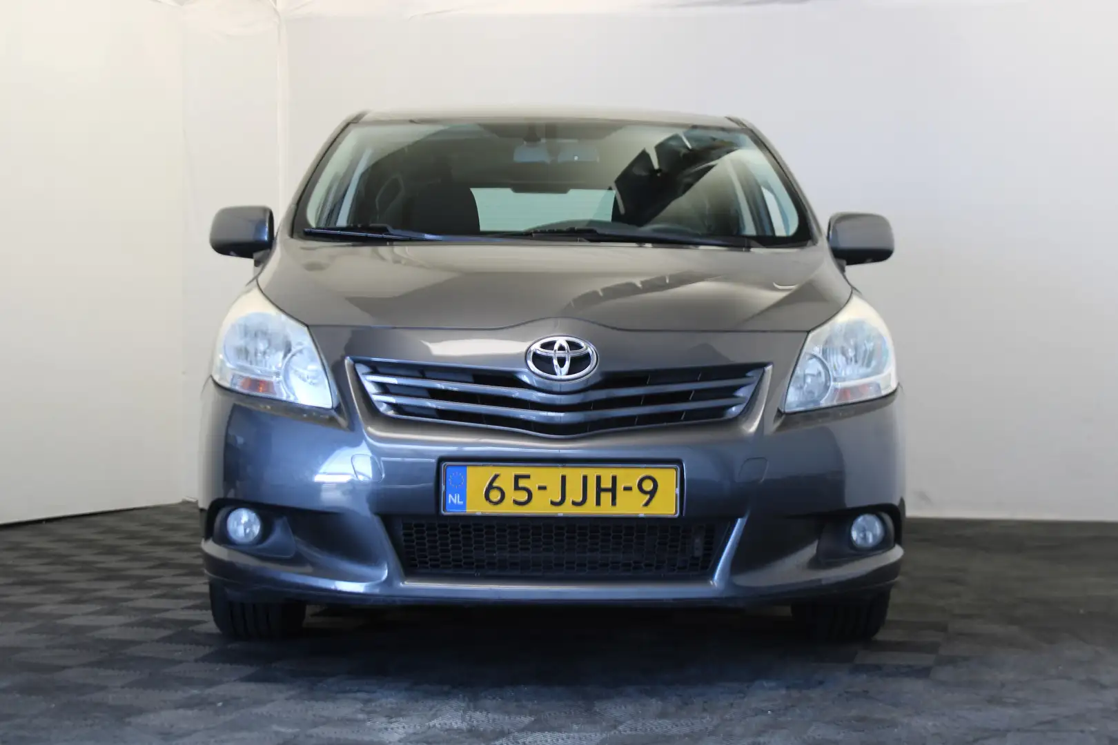 Toyota Verso 1.8 VVT-i Dynamic 7p. Grijs - 2