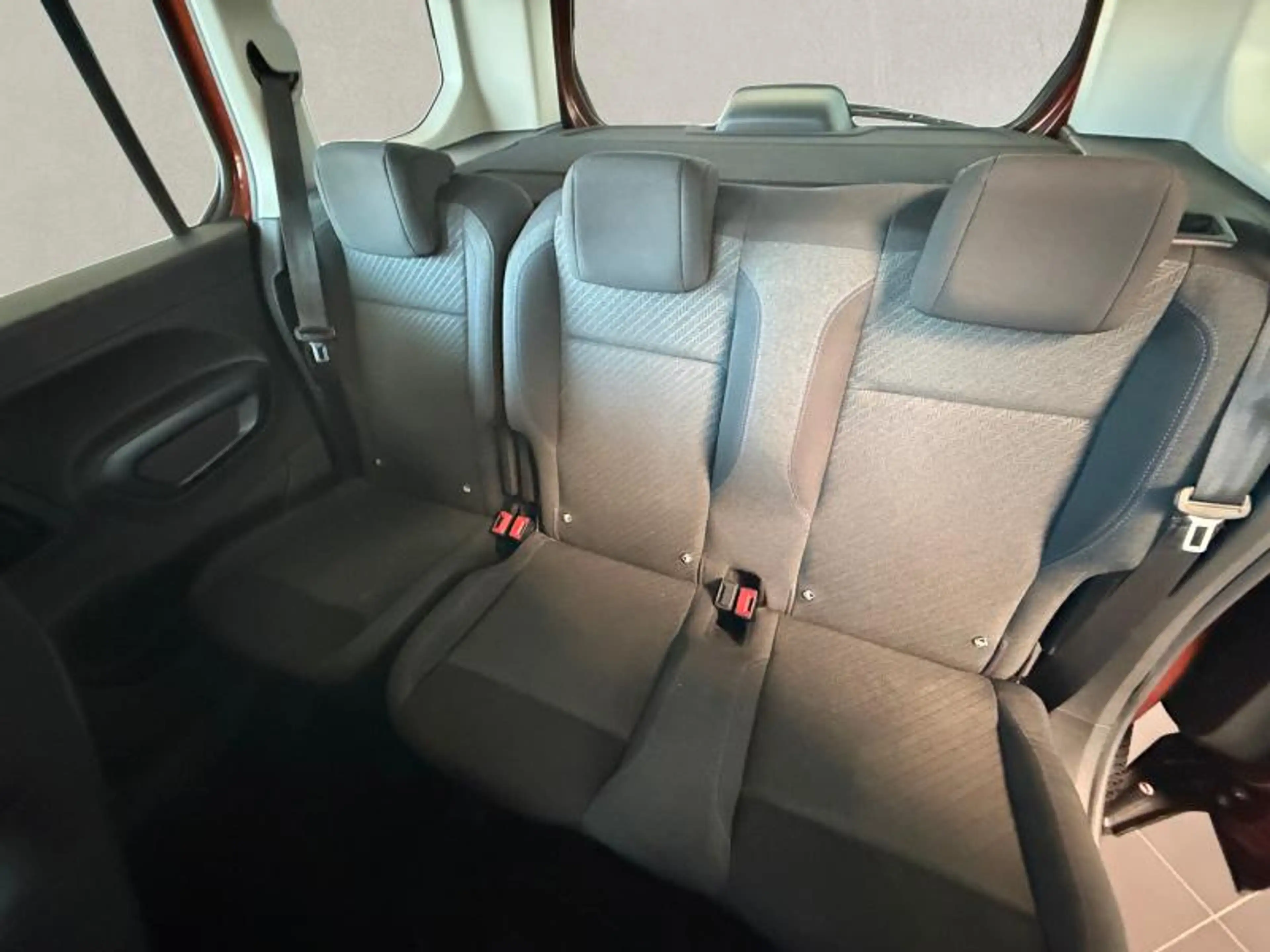Peugeot Rifter Allure — photo 13