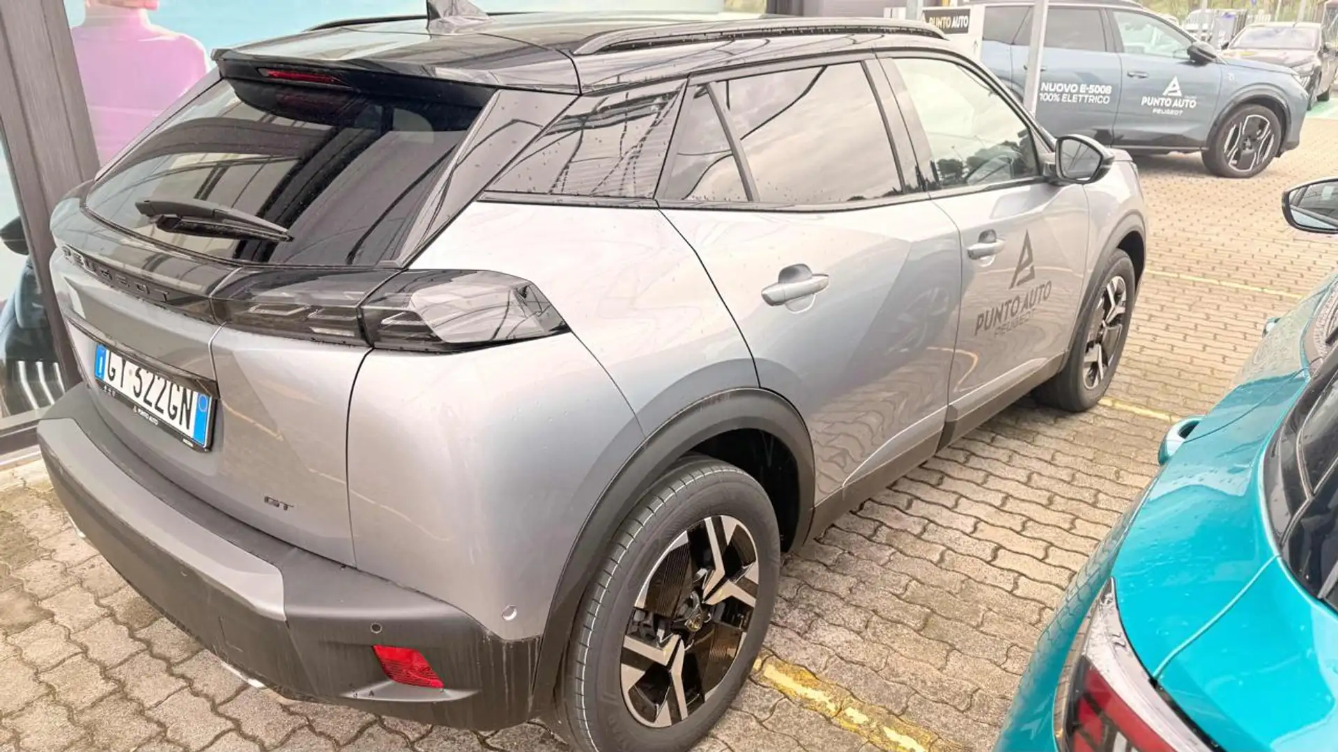 Peugeot 2008 AT8 130CV Grau - 2