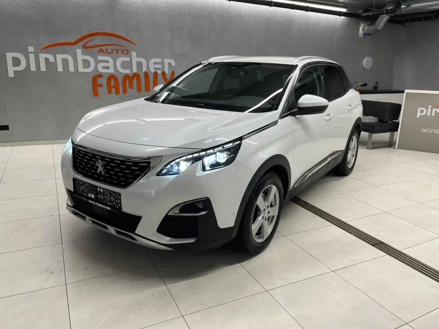 Peugeot 3008 SUV 1,6 BlueHDi 120 S&S Allure 6Gang Weiß - 1